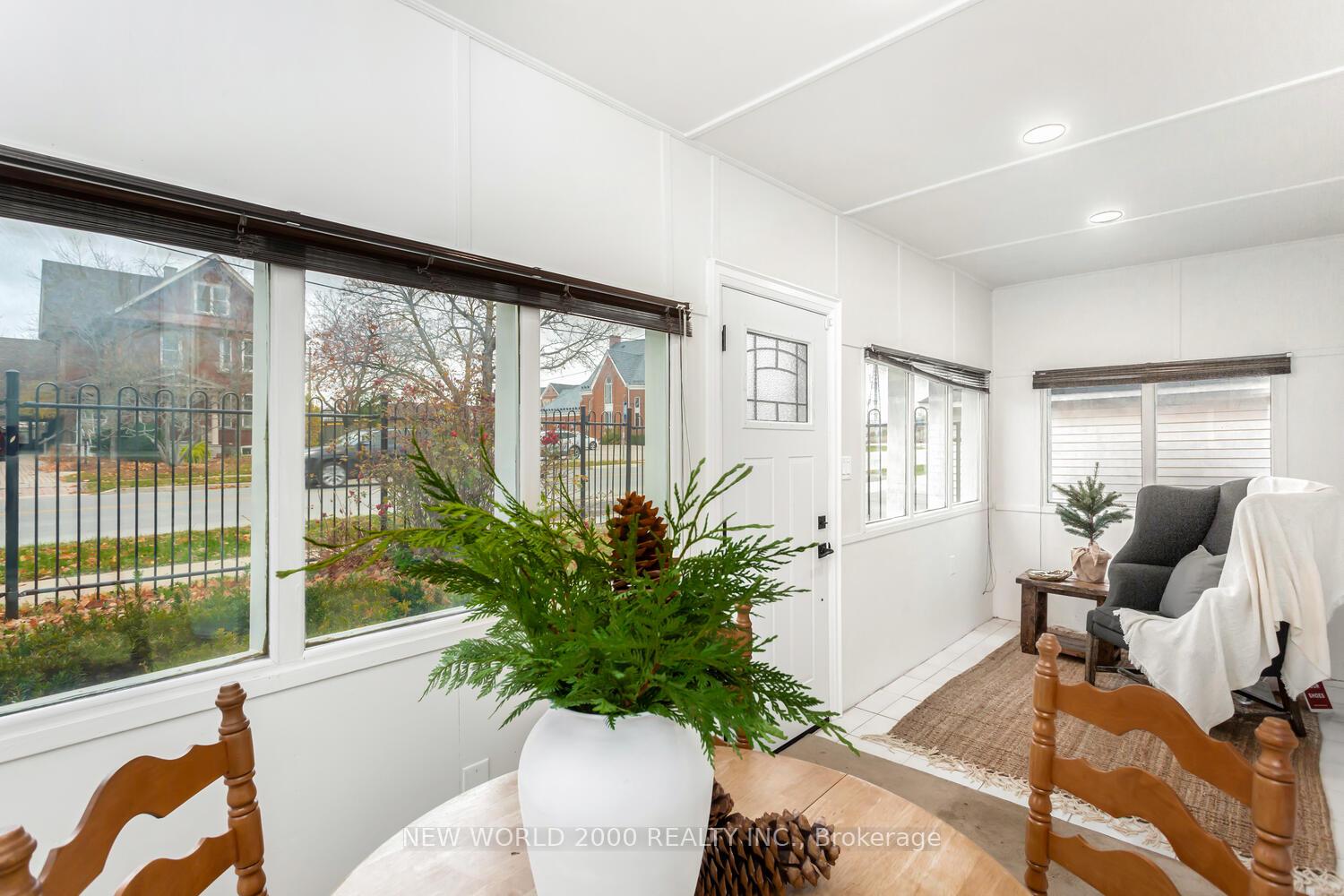 Photo 6 of 8071 Kipling Avenue, Vaughan, West Woodbridge — HOMEH