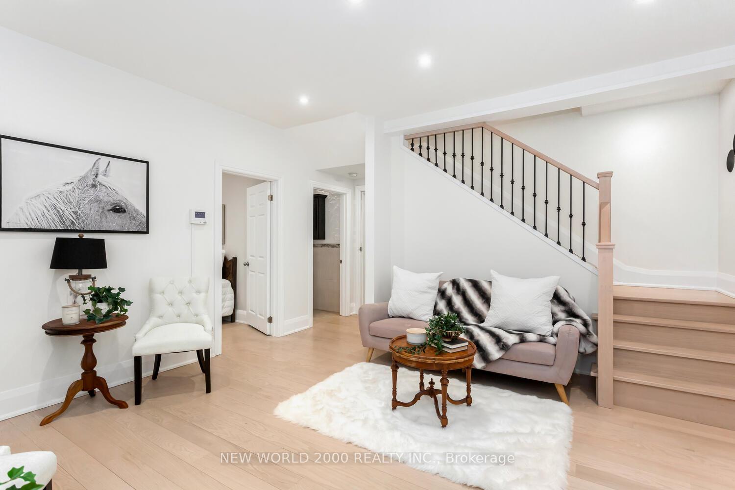 Photo 8 of 8071 Kipling Avenue, Vaughan, West Woodbridge — HOMEH
