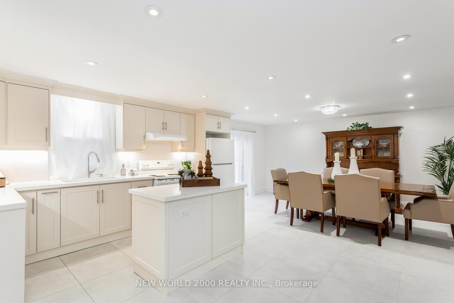 Photo 11 of 8071 Kipling Avenue, Vaughan, West Woodbridge — HOMEH