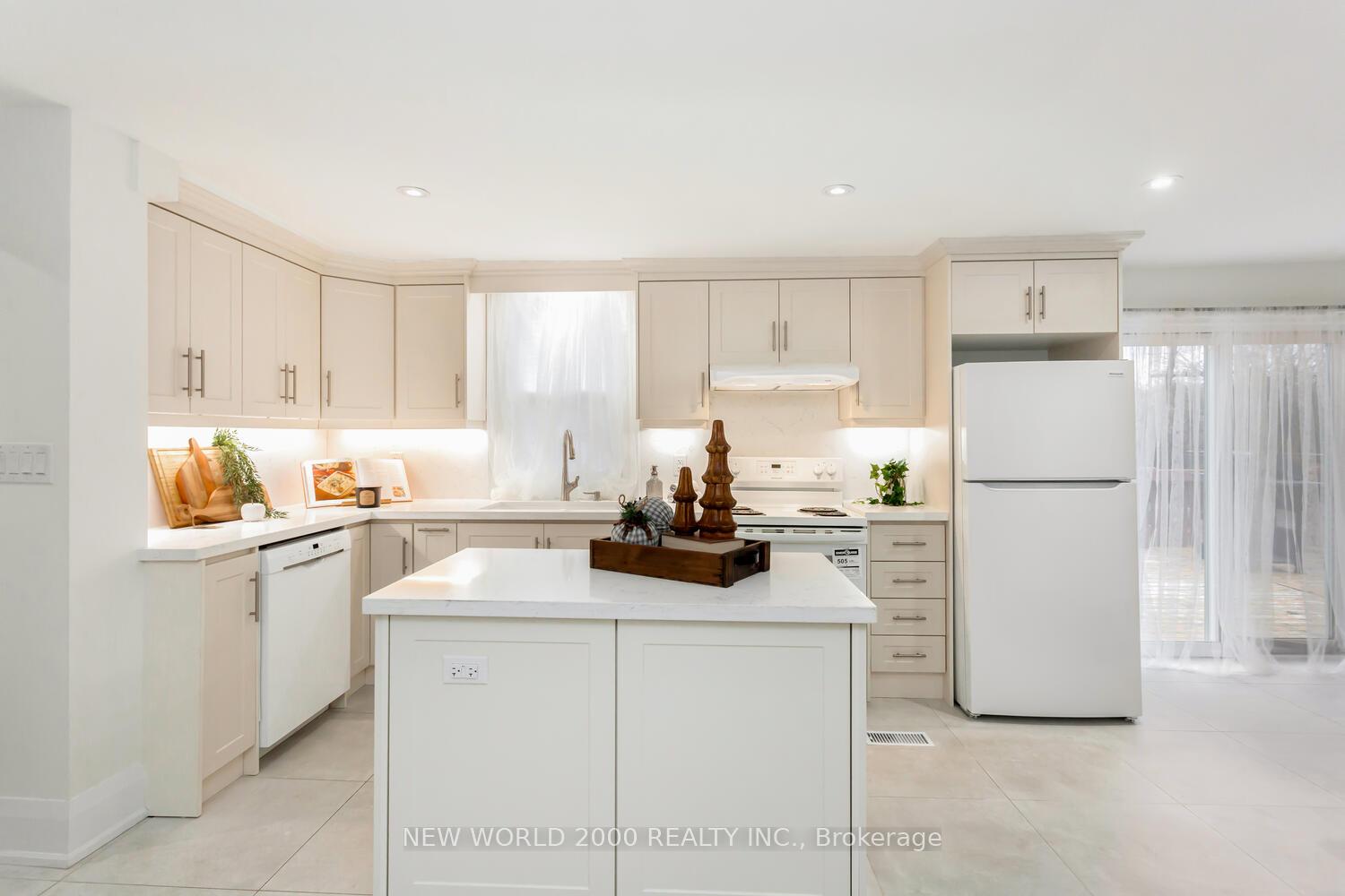 Photo 15 of 8071 Kipling Avenue, Vaughan, West Woodbridge — HOMEH