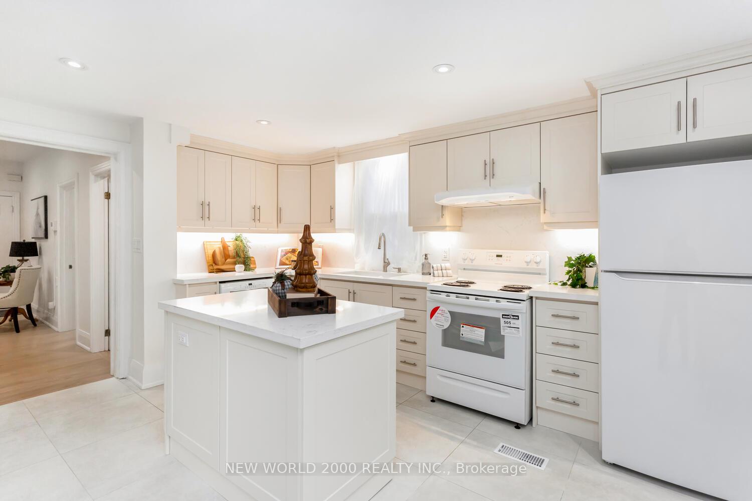 Photo 16 of 8071 Kipling Avenue, Vaughan, West Woodbridge — HOMEH