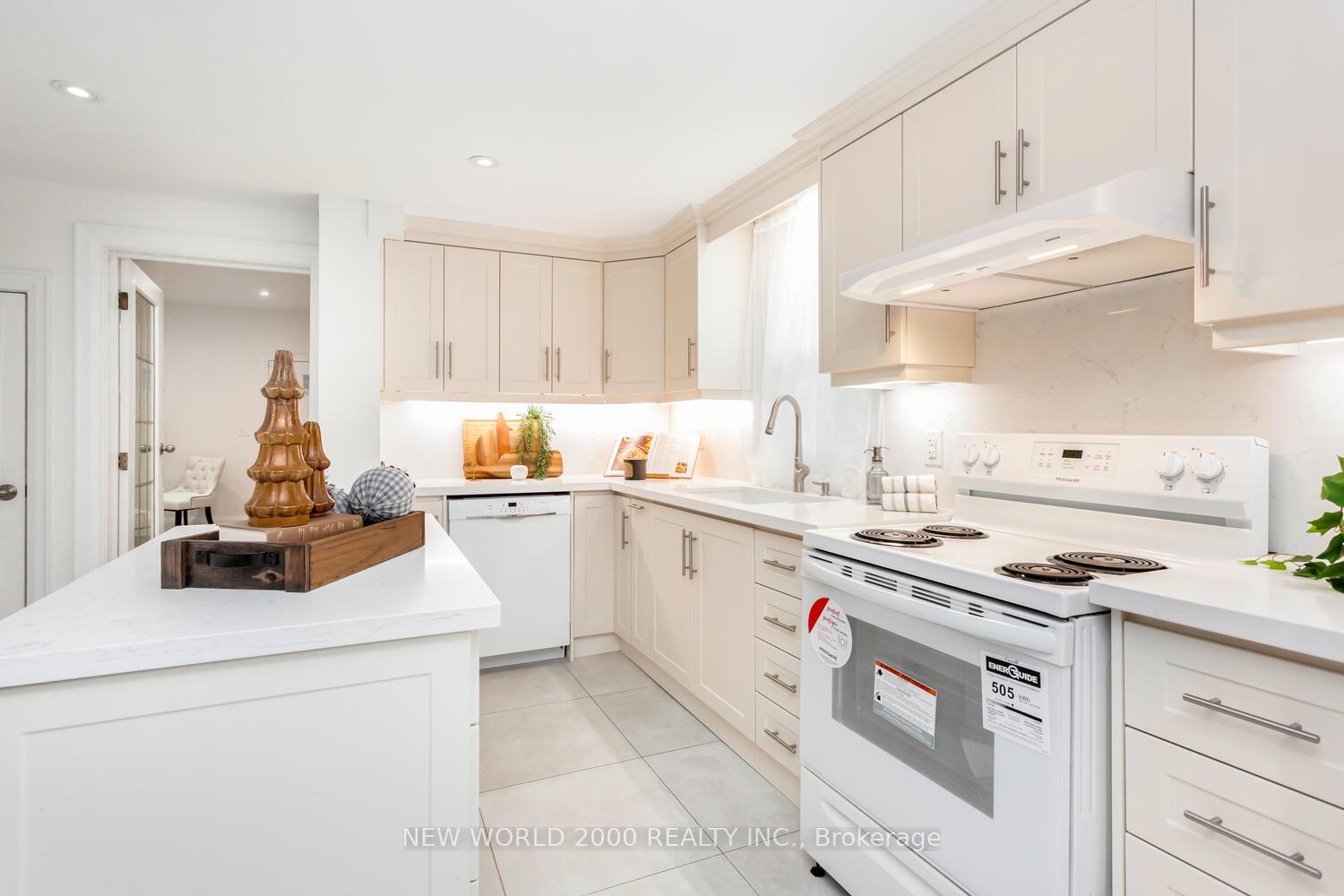 Photo 17 of 8071 Kipling Avenue, Vaughan, West Woodbridge — HOMEH