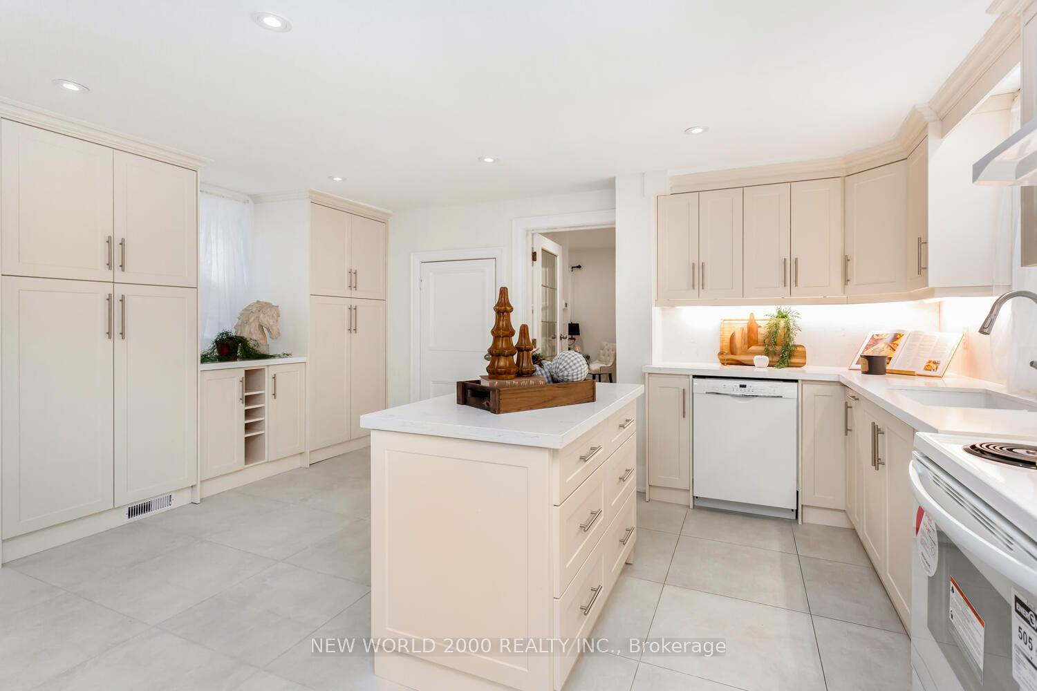 Photo 18 of 8071 Kipling Avenue, Vaughan, West Woodbridge — HOMEH
