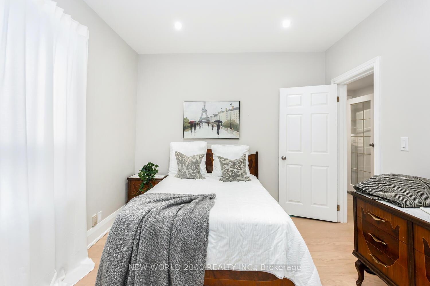 Photo 21 of 8071 Kipling Avenue, Vaughan, West Woodbridge — HOMEH