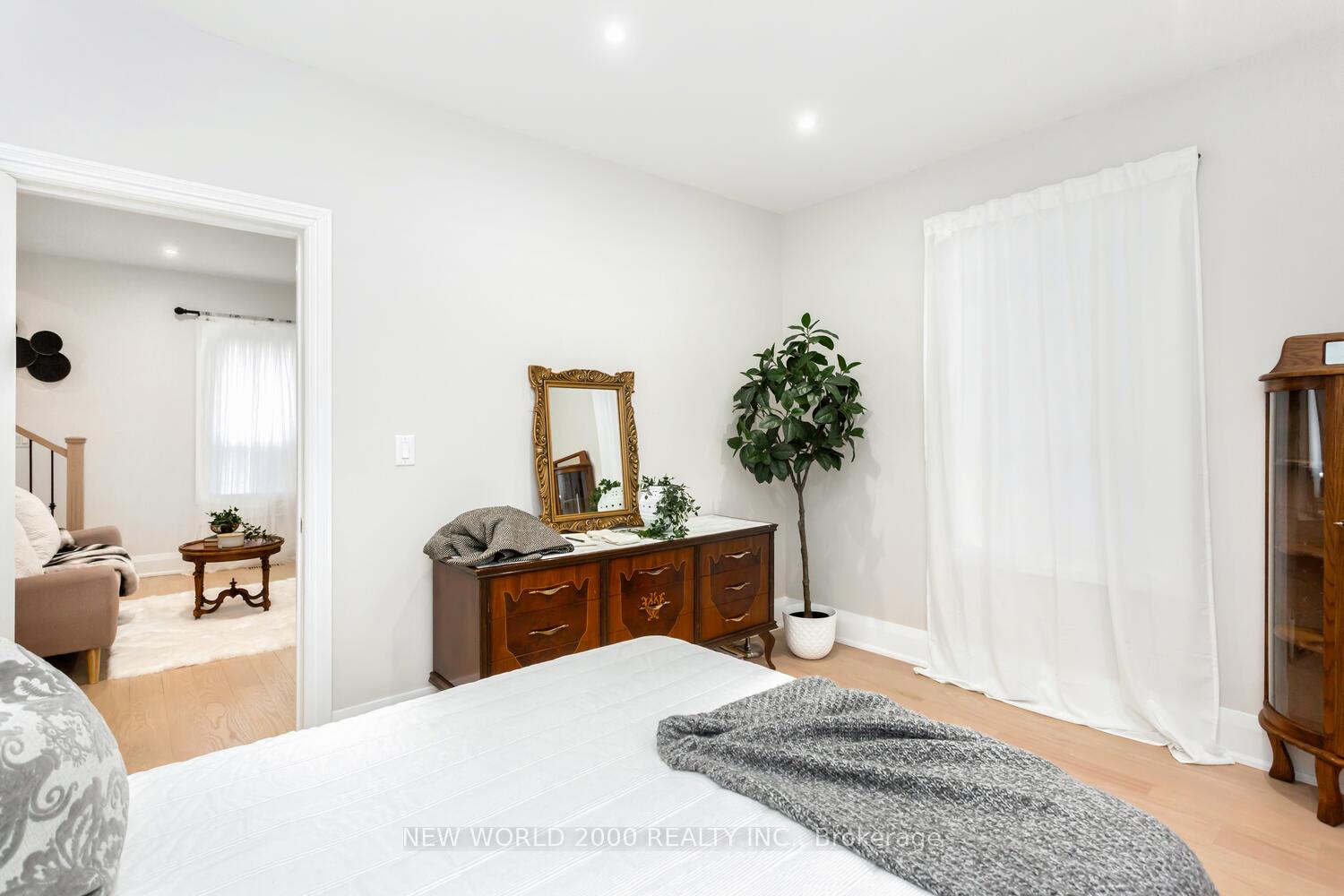 Photo 22 of 8071 Kipling Avenue, Vaughan, West Woodbridge — HOMEH