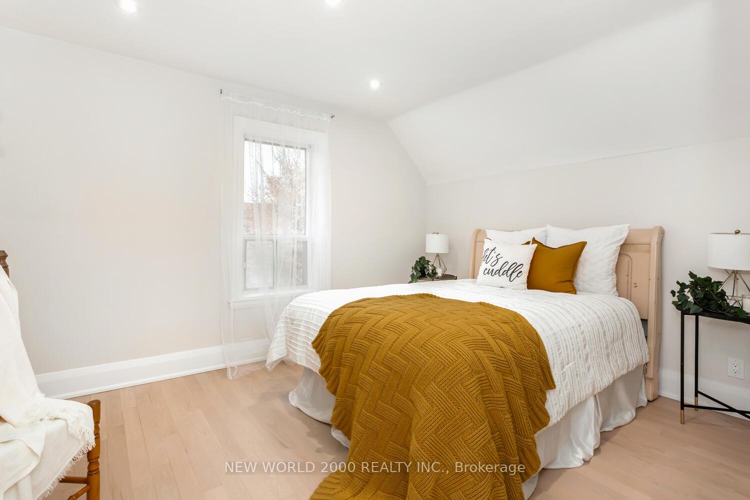 Photo 26 of 8071 Kipling Avenue, Vaughan, West Woodbridge — HOMEH