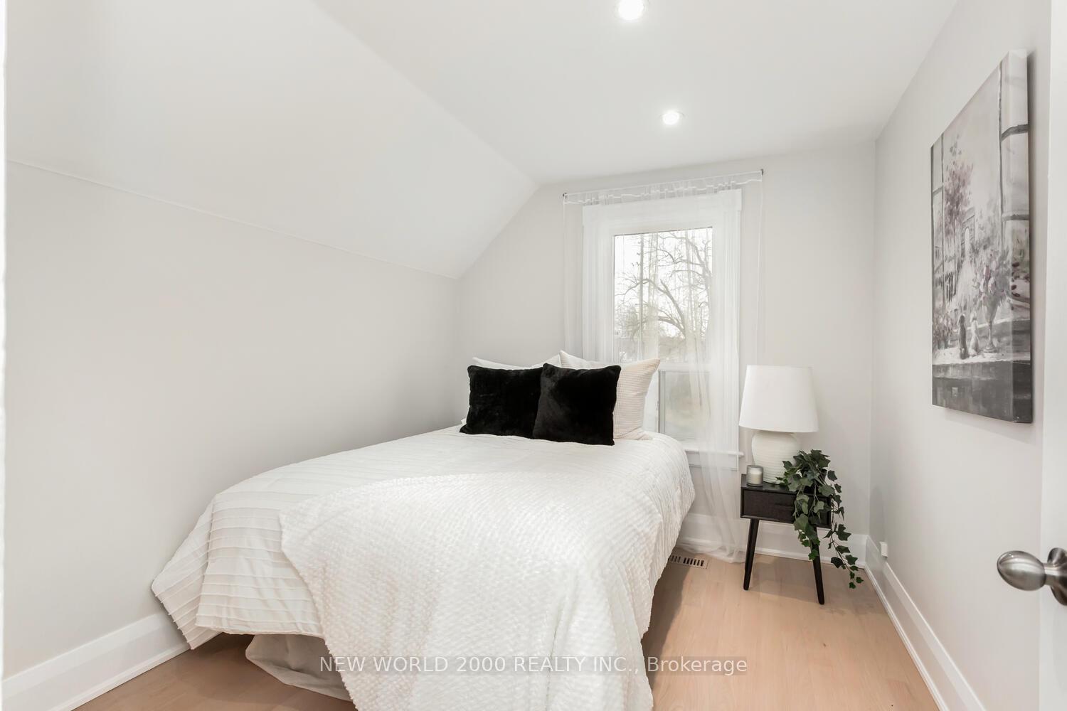 Photo 29 of 8071 Kipling Avenue, Vaughan, West Woodbridge — HOMEH