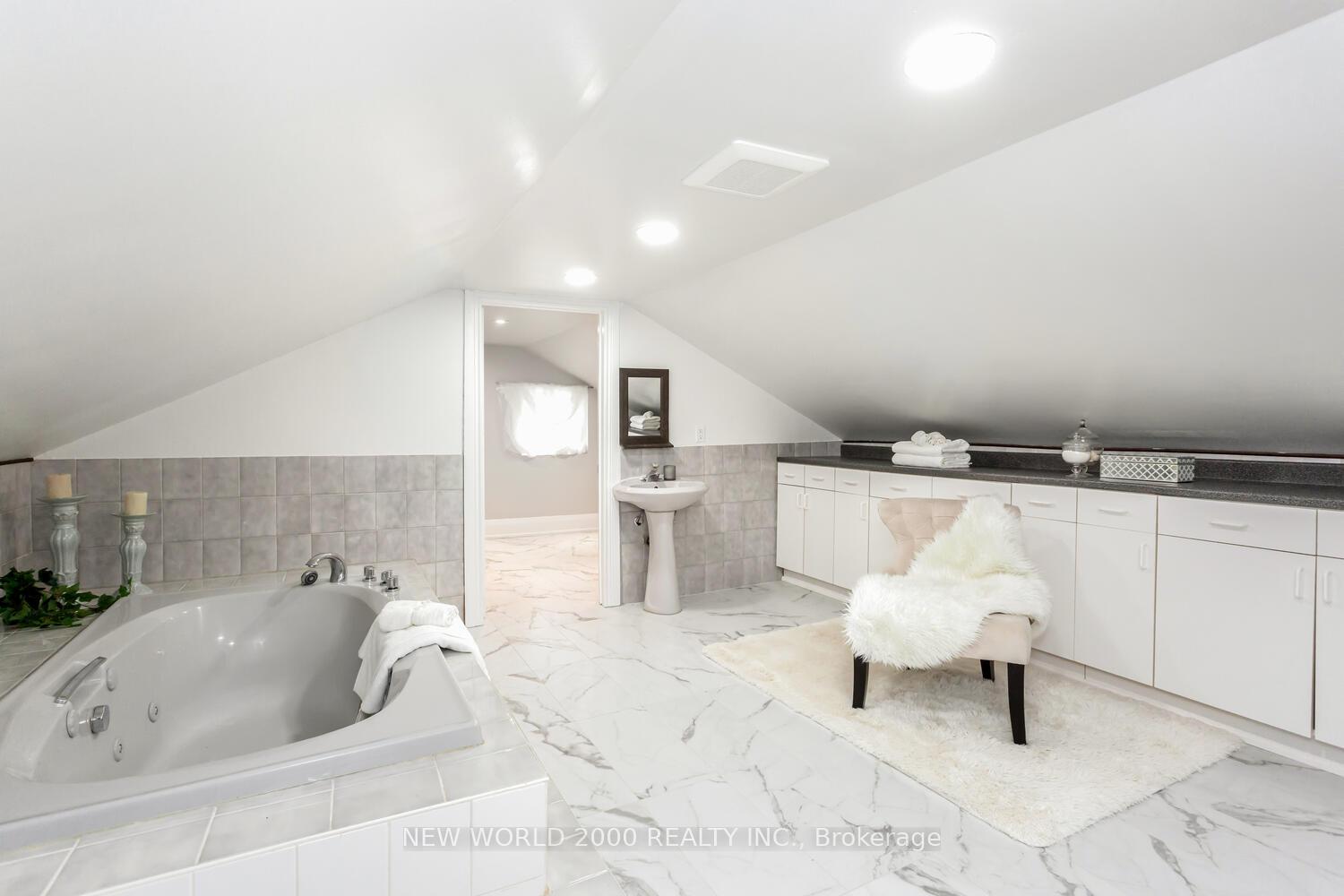 Photo 33 of 8071 Kipling Avenue, Vaughan, West Woodbridge — HOMEH