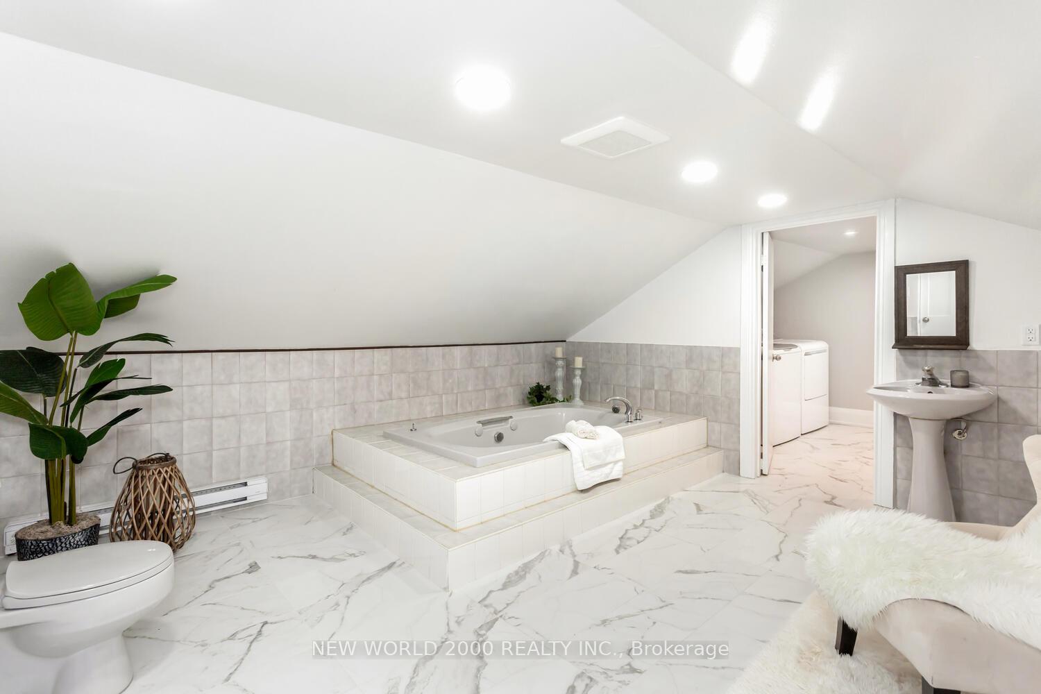 Photo 34 of 8071 Kipling Avenue, Vaughan, West Woodbridge — HOMEH
