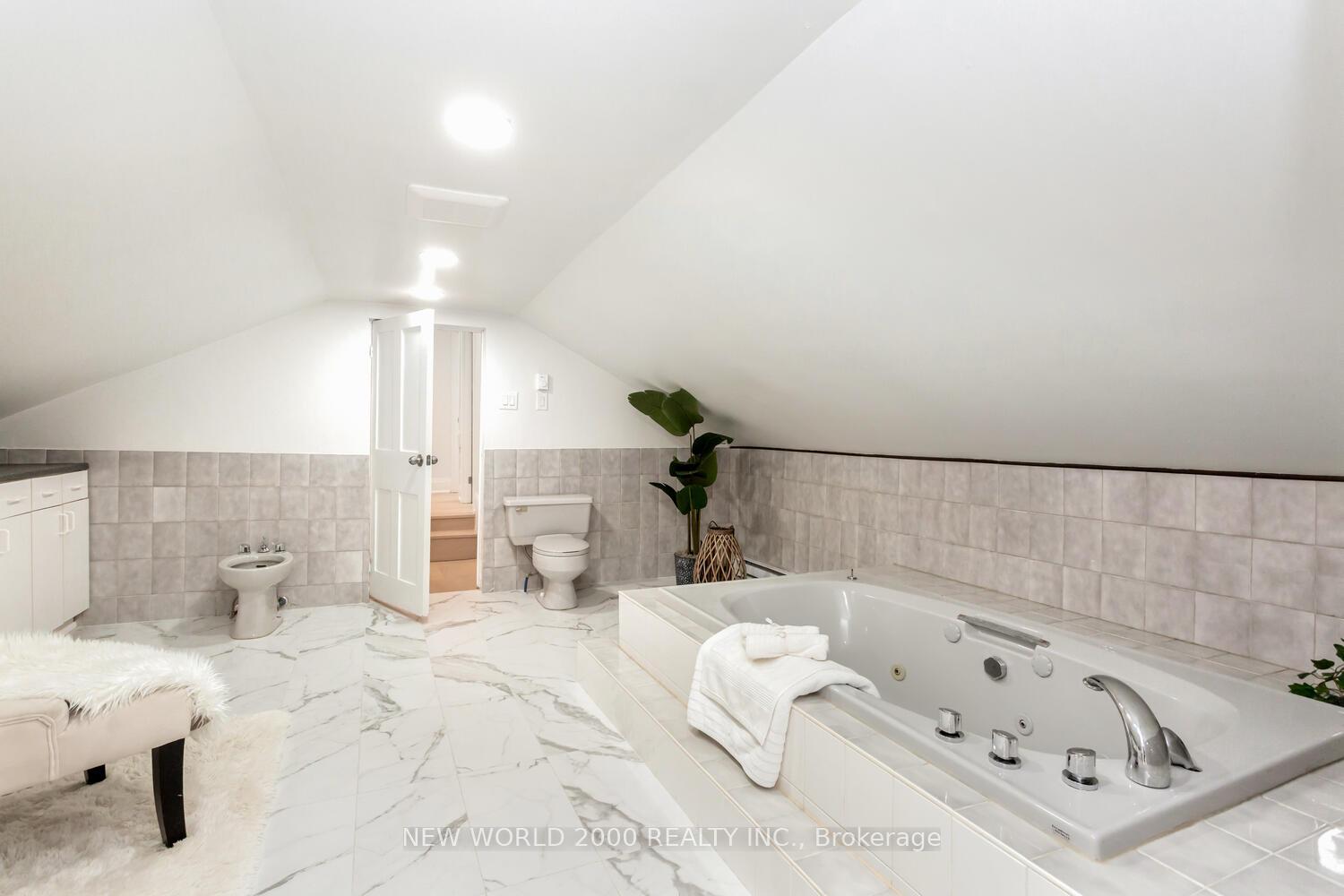 Photo 35 of 8071 Kipling Avenue, Vaughan, West Woodbridge — HOMEH