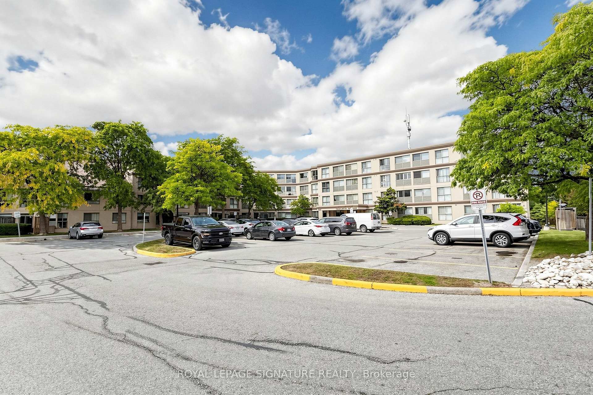 Photo 3 of Unit 334, 8351 Mclaughlin Road S, Brampton, Brampton South — HOMEH