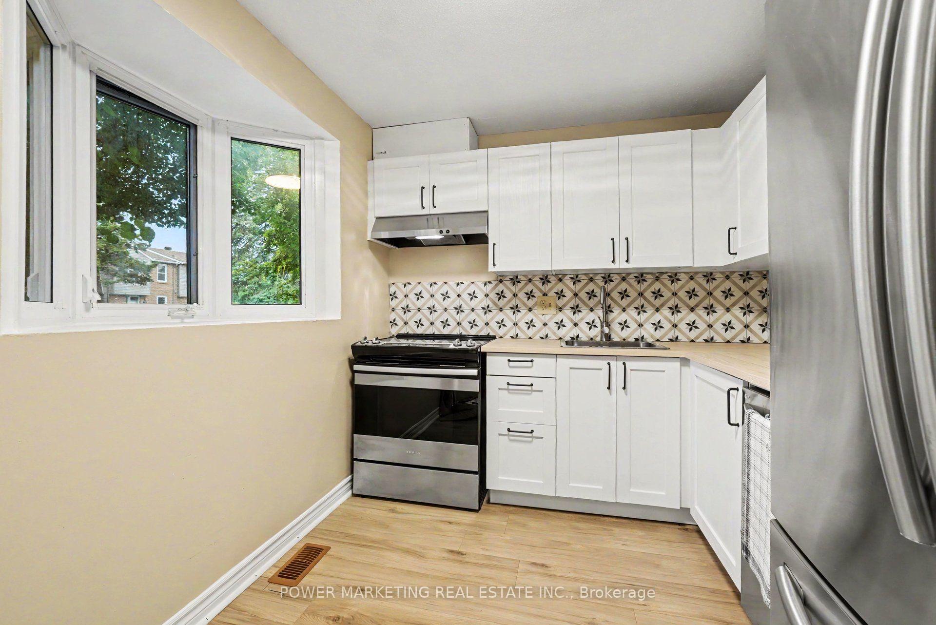 Photo 5 of 1781 Lamoureux Drive, Ottawa, Queenswood Heights South — HOMEH