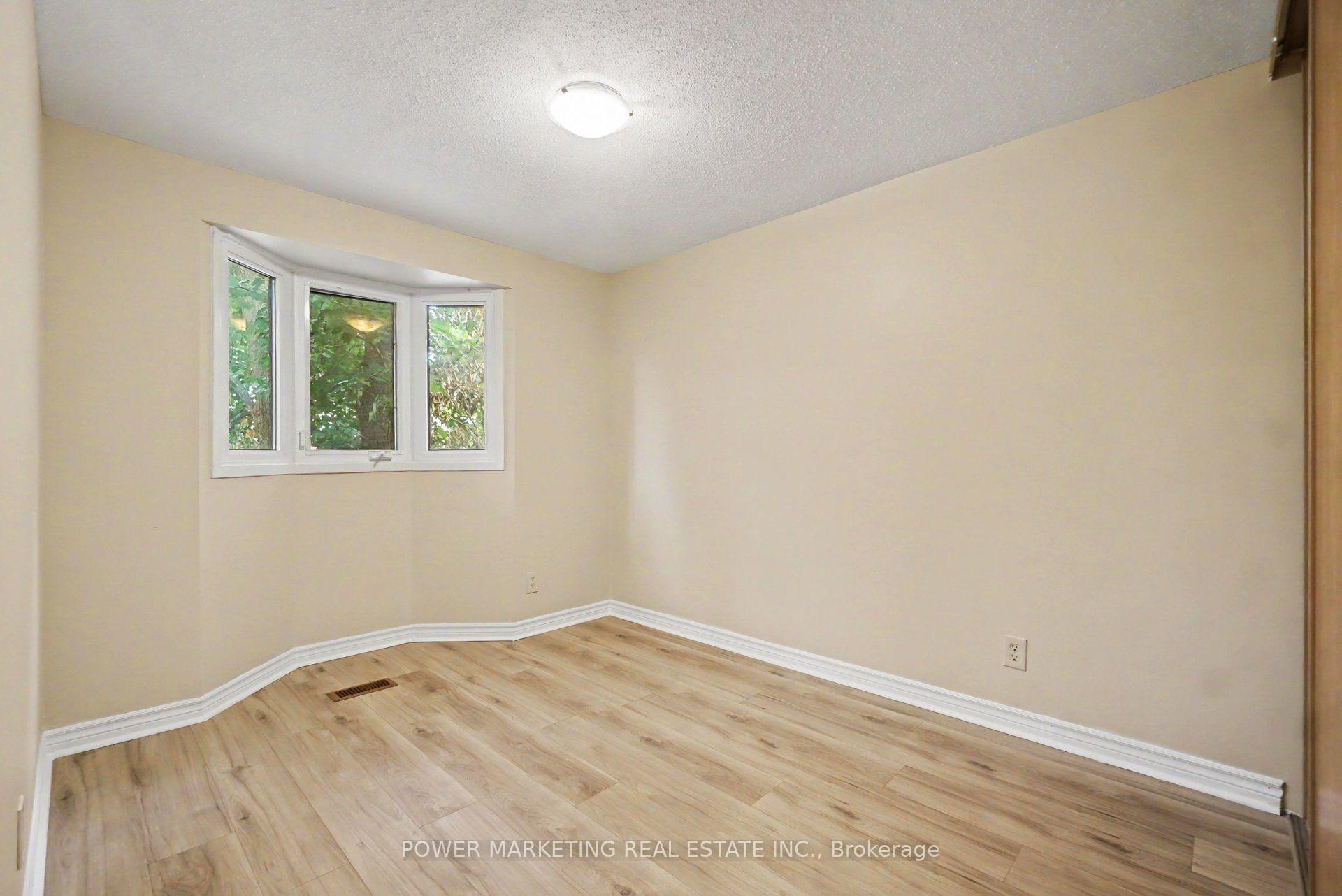 Photo 9 of 1781 Lamoureux Drive, Ottawa, Queenswood Heights South — HOMEH