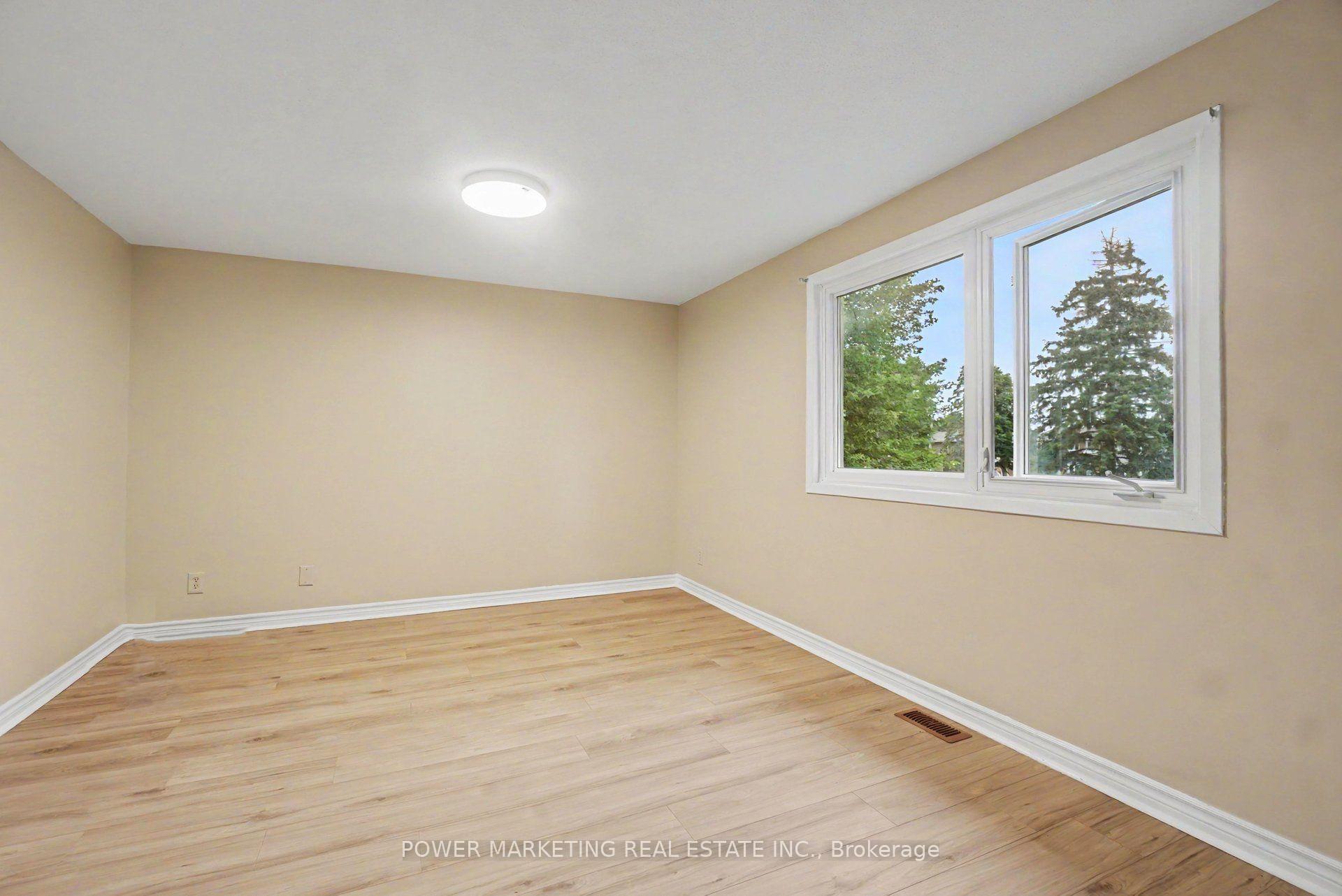 Photo 8 of 1781 Lamoureux Drive, Ottawa, Queenswood Heights South — HOMEH