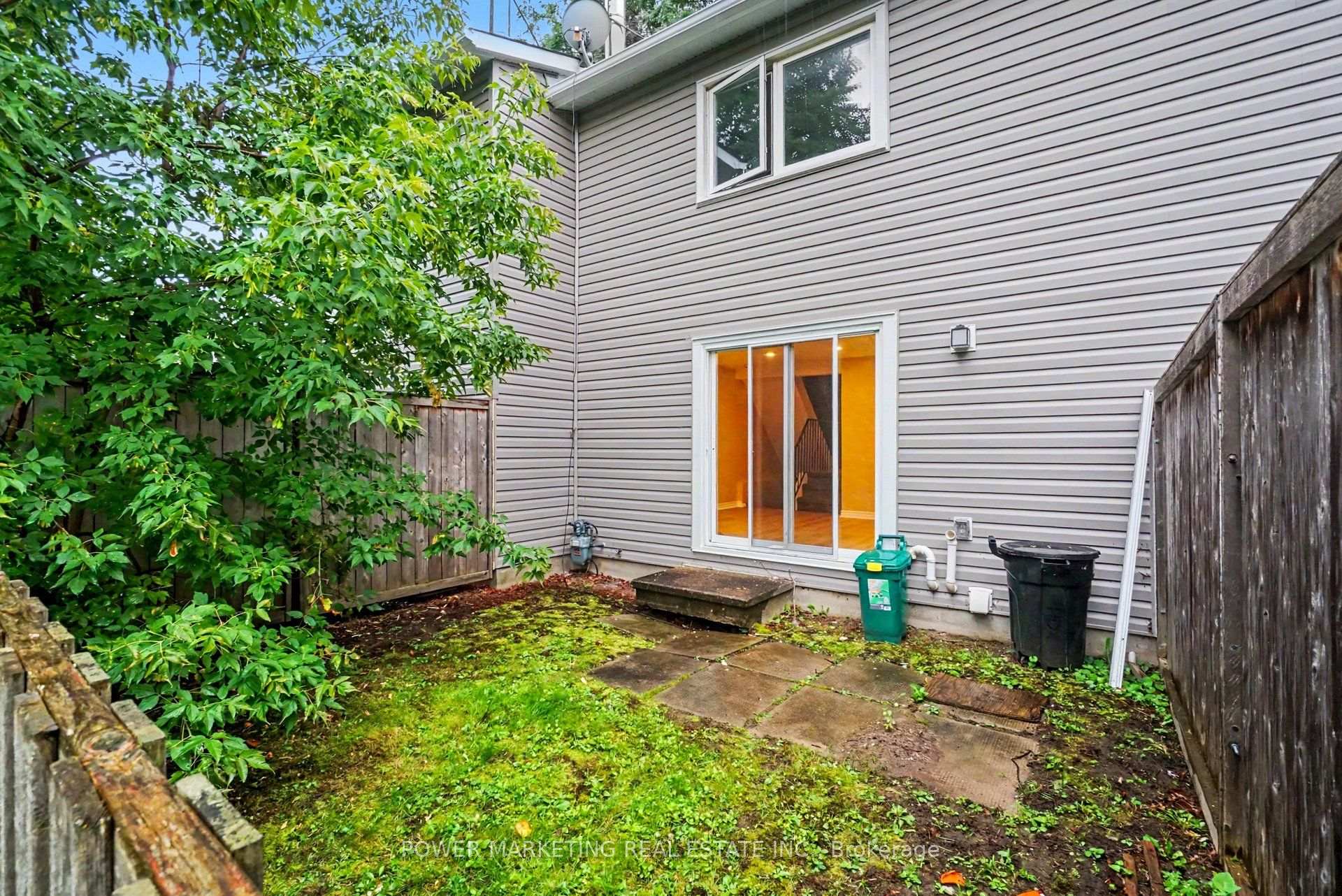 Photo 14 of 1781 Lamoureux Drive, Ottawa, Queenswood Heights South — HOMEH