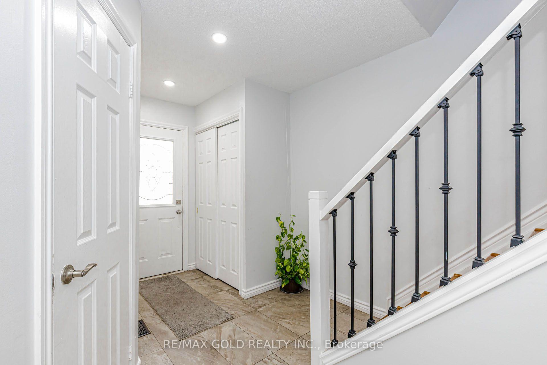 Photo 4 of 240 Simmons Boulevard, Brampton, Madoc — HOMEH