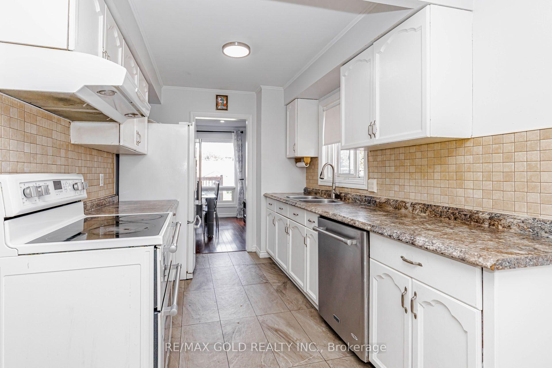 Photo 13 of 240 Simmons Boulevard, Brampton, Madoc — HOMEH