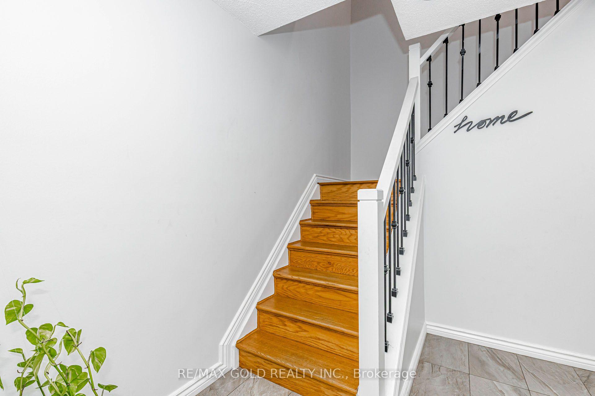 Photo 15 of 240 Simmons Boulevard, Brampton, Madoc — HOMEH