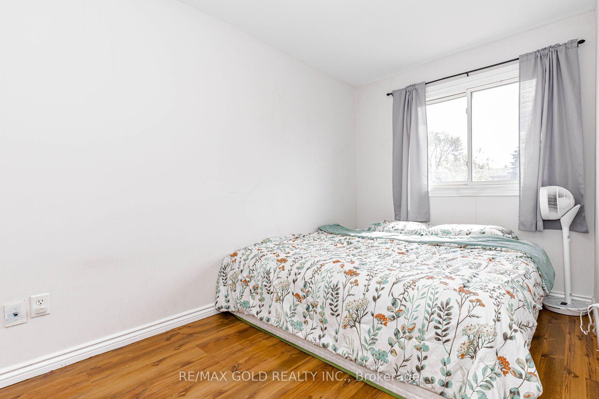 Photo 21 of 240 Simmons Boulevard, Brampton, Madoc — HOMEH