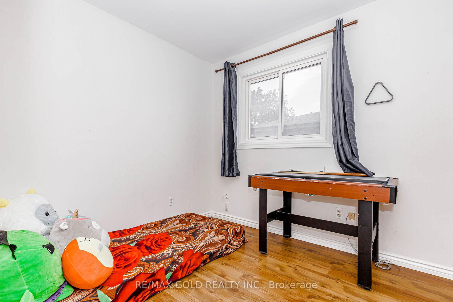 Photo 25 of 240 Simmons Boulevard, Brampton, Madoc — HOMEH