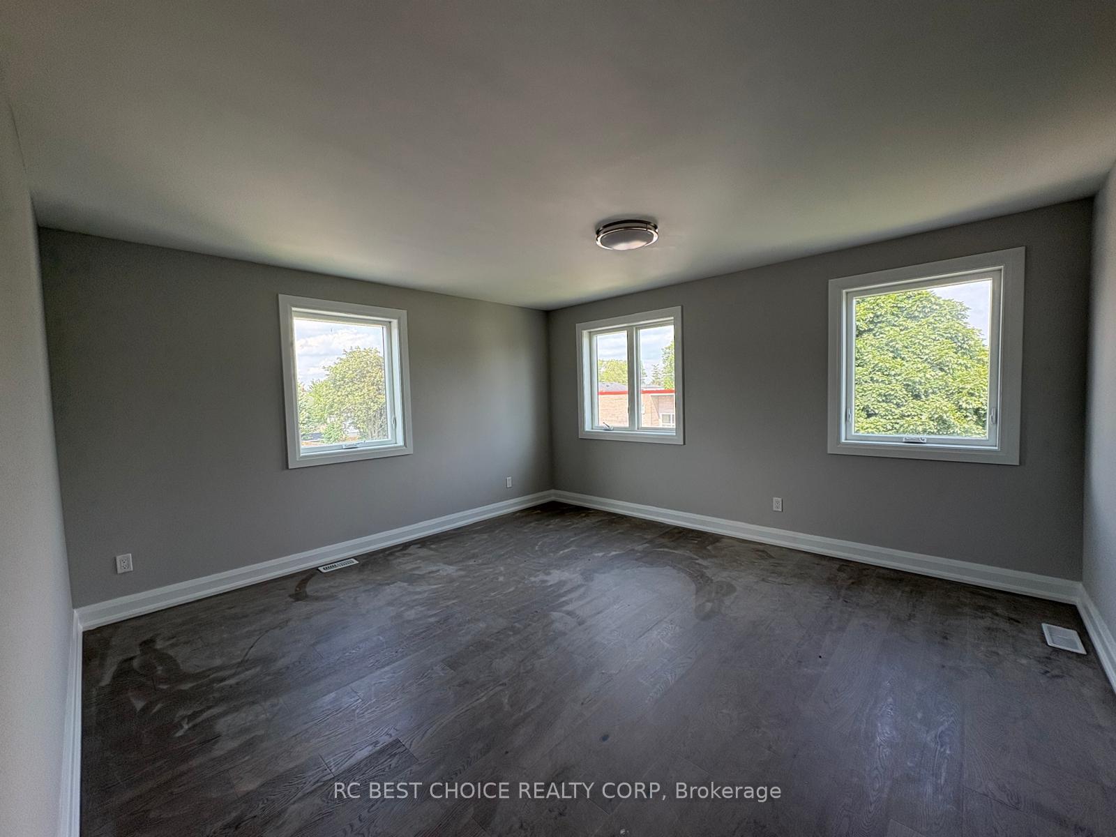 Photo 4 of 113 Grenfell Street, Oshawa, Vanier — HOMEH