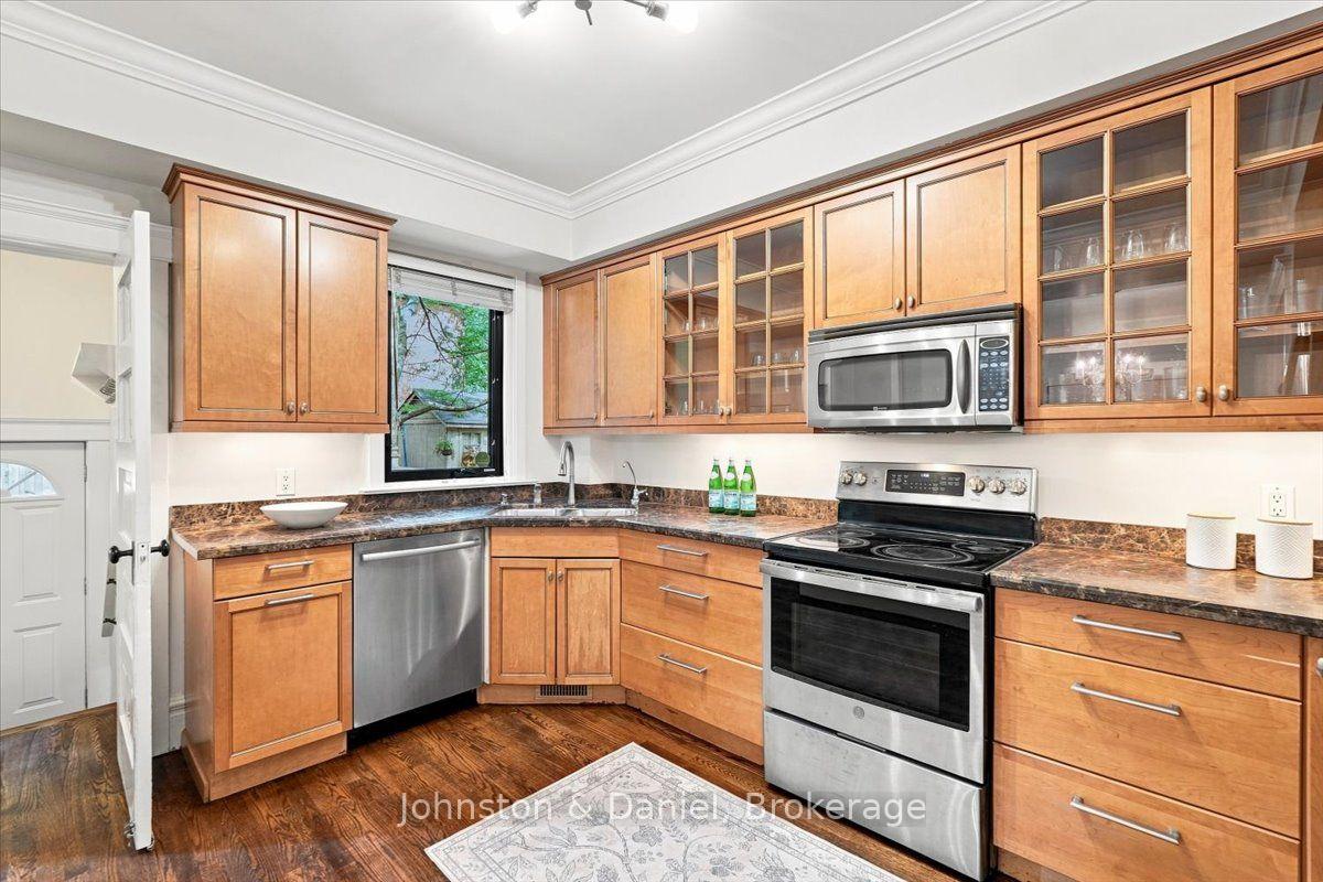 Photo 12 of 16 Barton Avenue, Toronto, The Annex — HOMEH