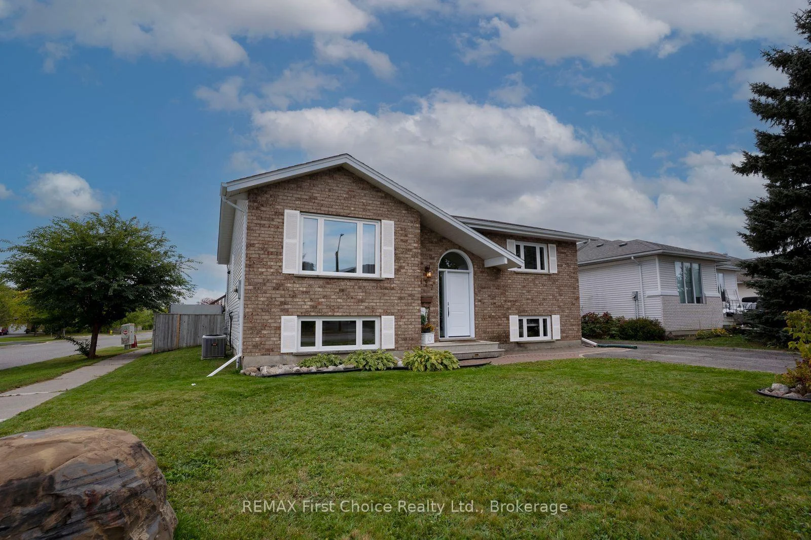 Photo 3 of 177 Flamingo Drive, Thunder Bay, River Terrace — HOMEH