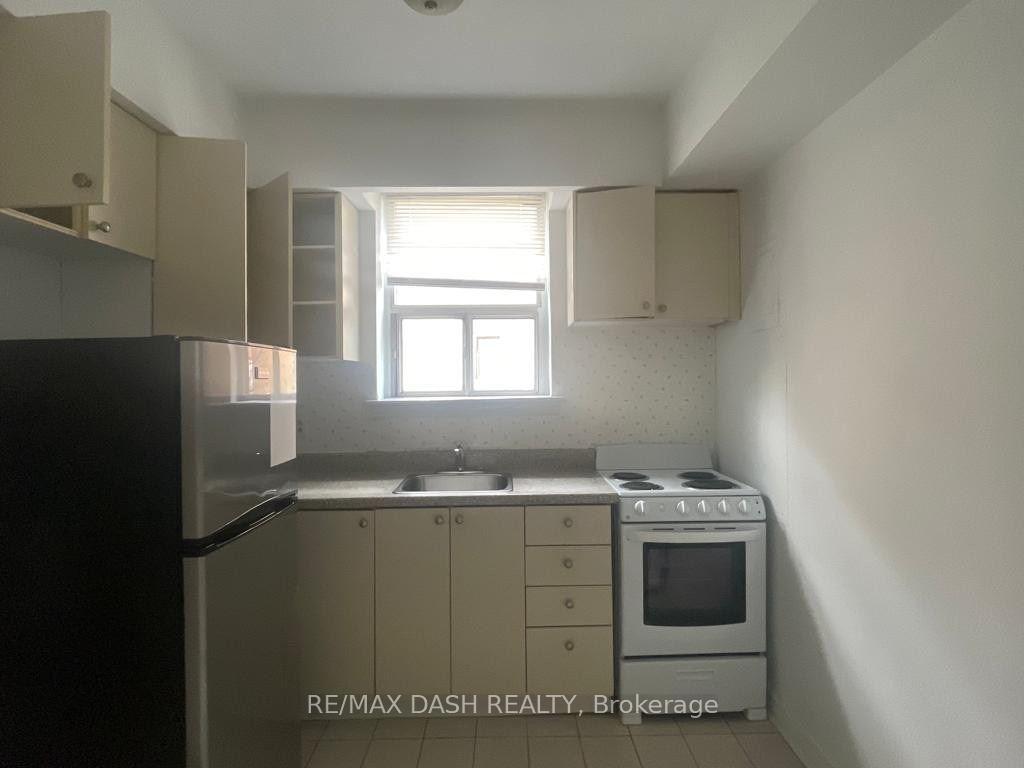 Photo 4 of Unit B1, 50 Neptune Drive, Toronto, Englemount-Lawrence — HOMEH