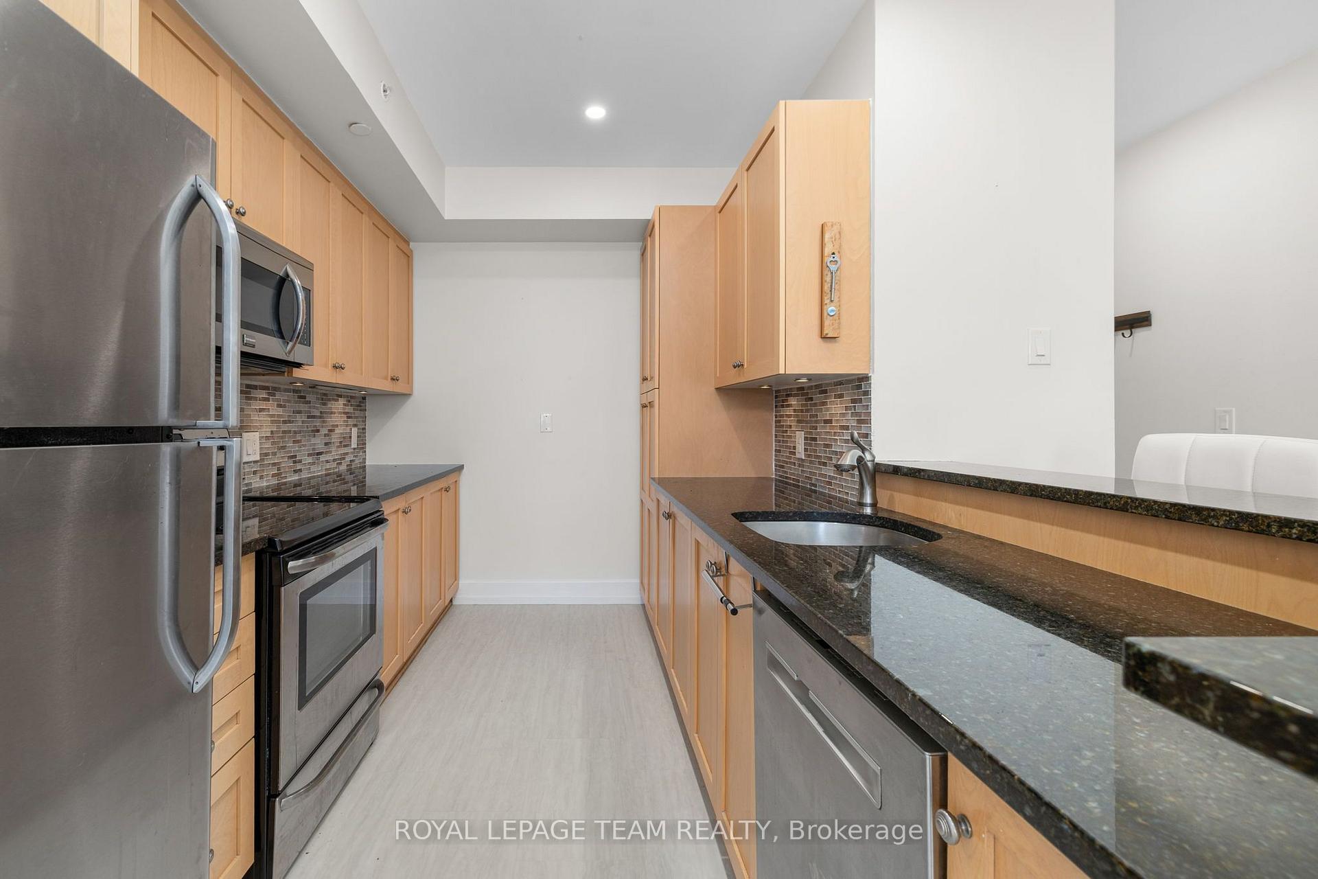 Photo 6 of Unit 102, 390 Booth Street, Ottawa, West Centre Town — HOMEH