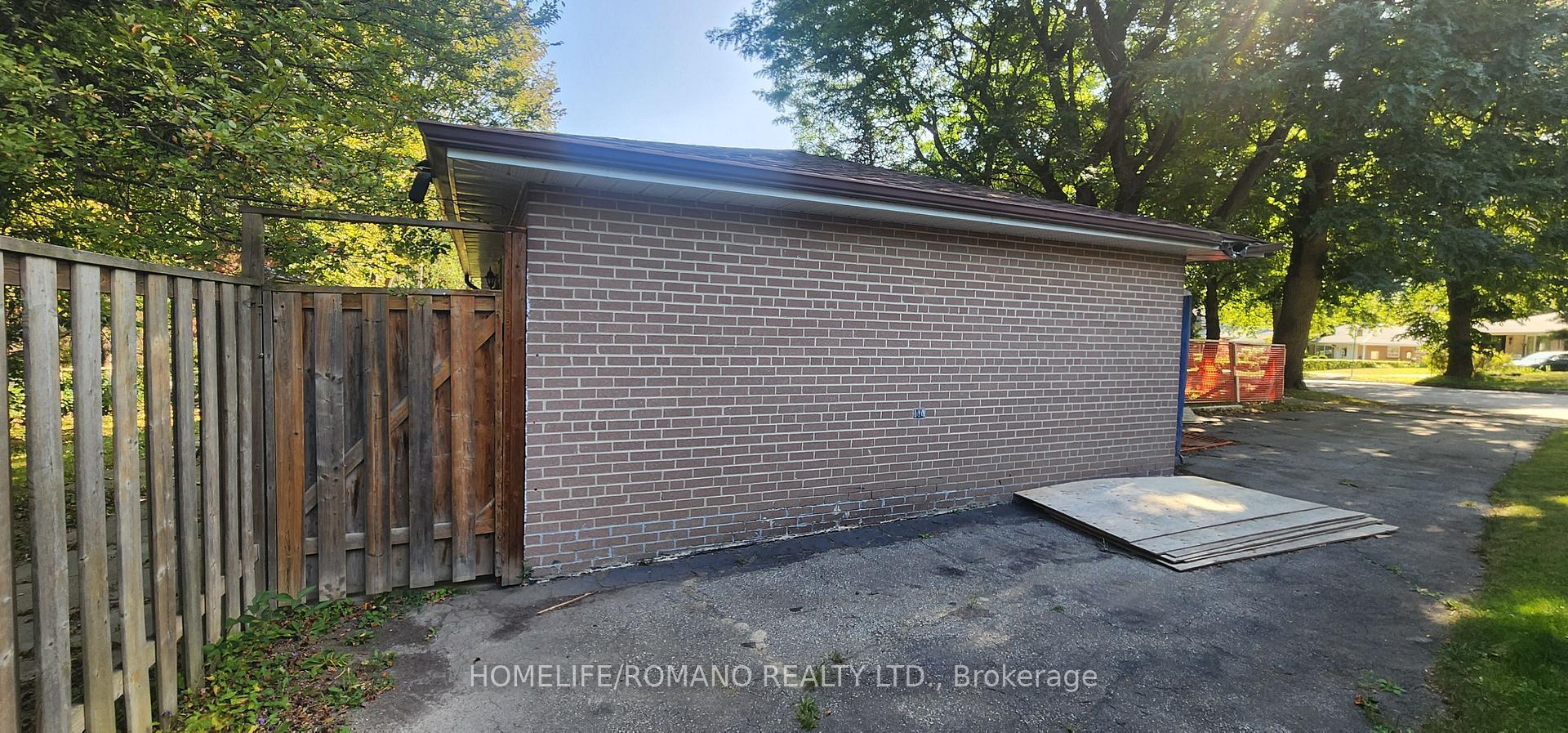 Photo 2 of 14 Threadneedle Crescent, North York, Hillcrest Village — HOMEH