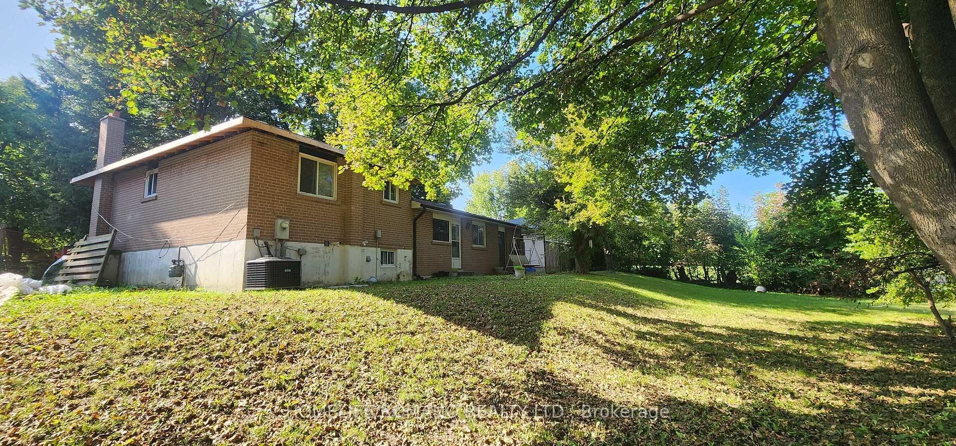 Photo 4 of 14 Threadneedle Crescent, North York, Hillcrest Village — HOMEH