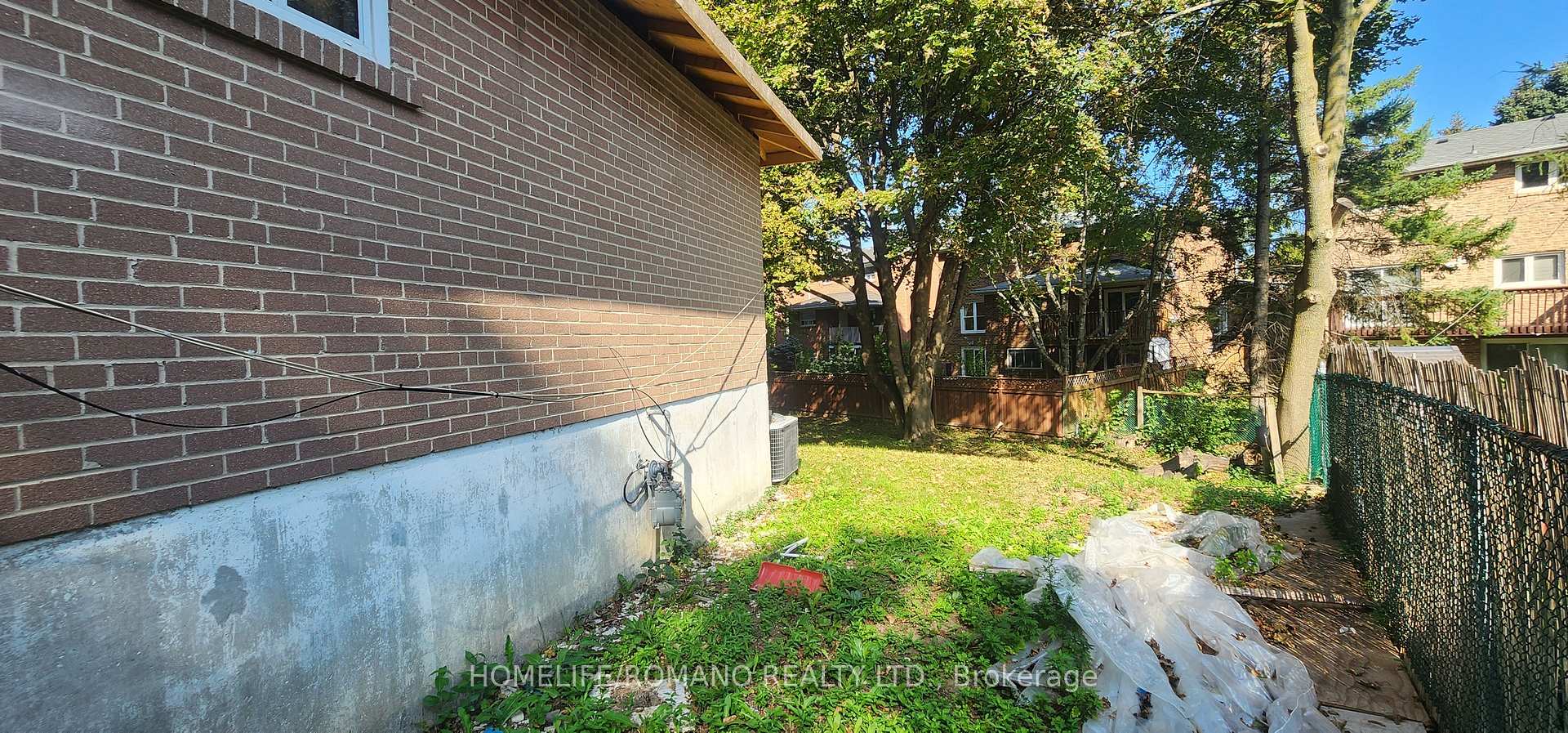 Photo 5 of 14 Threadneedle Crescent, North York, Hillcrest Village — HOMEH