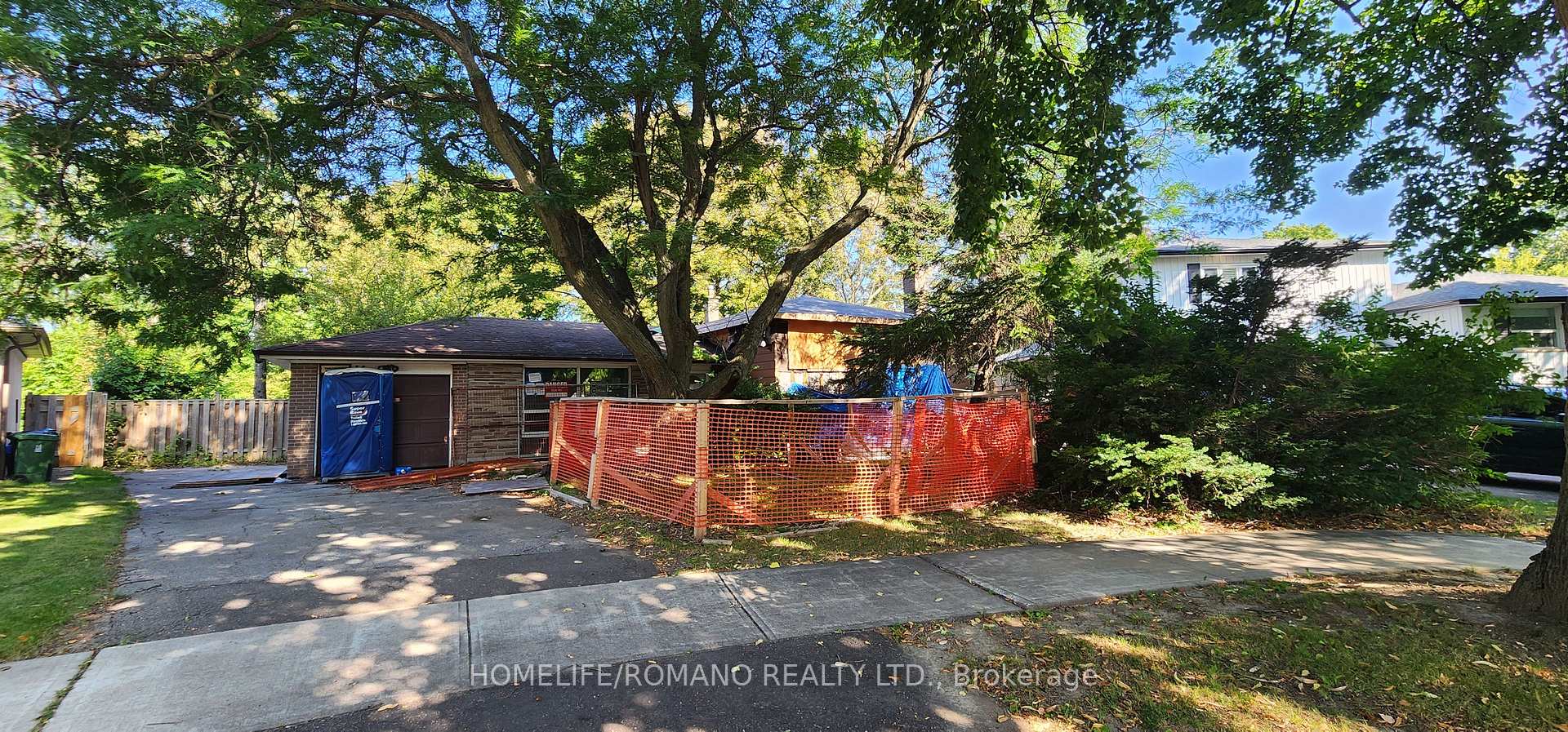 Photo 11 of 14 Threadneedle Crescent, North York, Hillcrest Village — HOMEH
