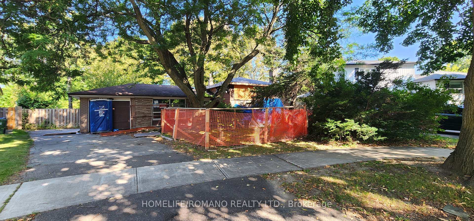 Photo 12 of 14 Threadneedle Crescent, North York, Hillcrest Village — HOMEH