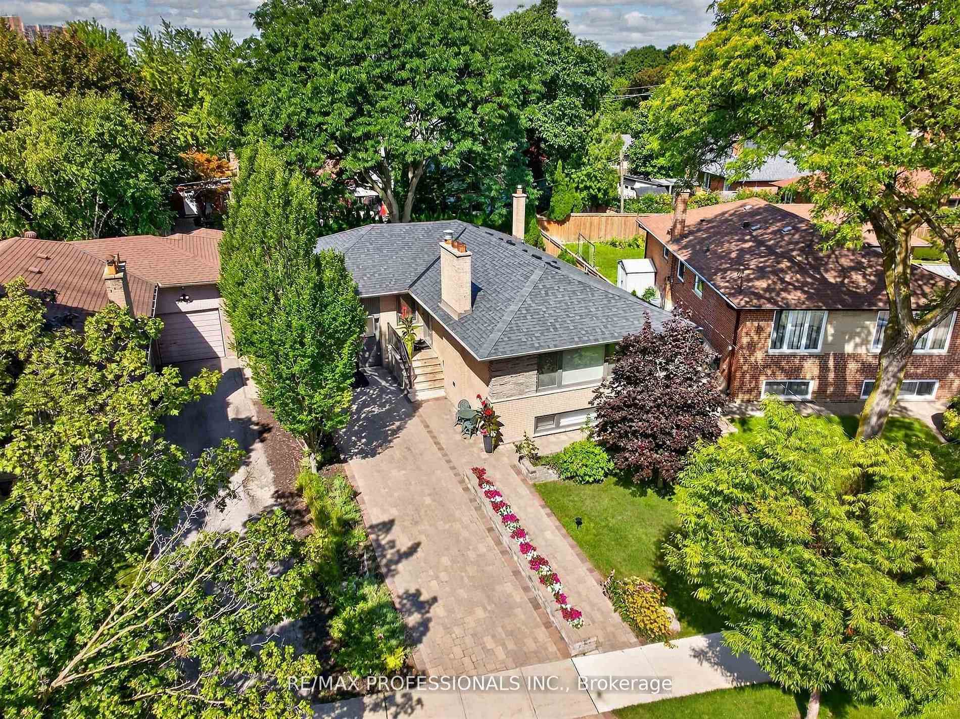 Photo 3 of 57 Merrygale Crescent, Etobicoke, Eringate-Centennial-West Deane — HOMEH