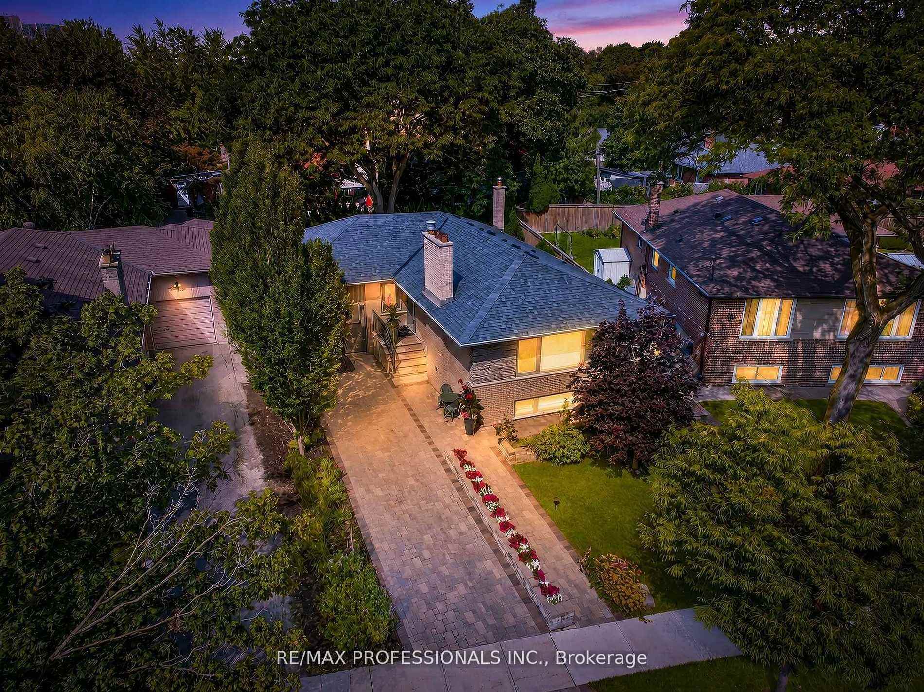 Photo 4 of 57 Merrygale Crescent, Etobicoke, Eringate-Centennial-West Deane — HOMEH