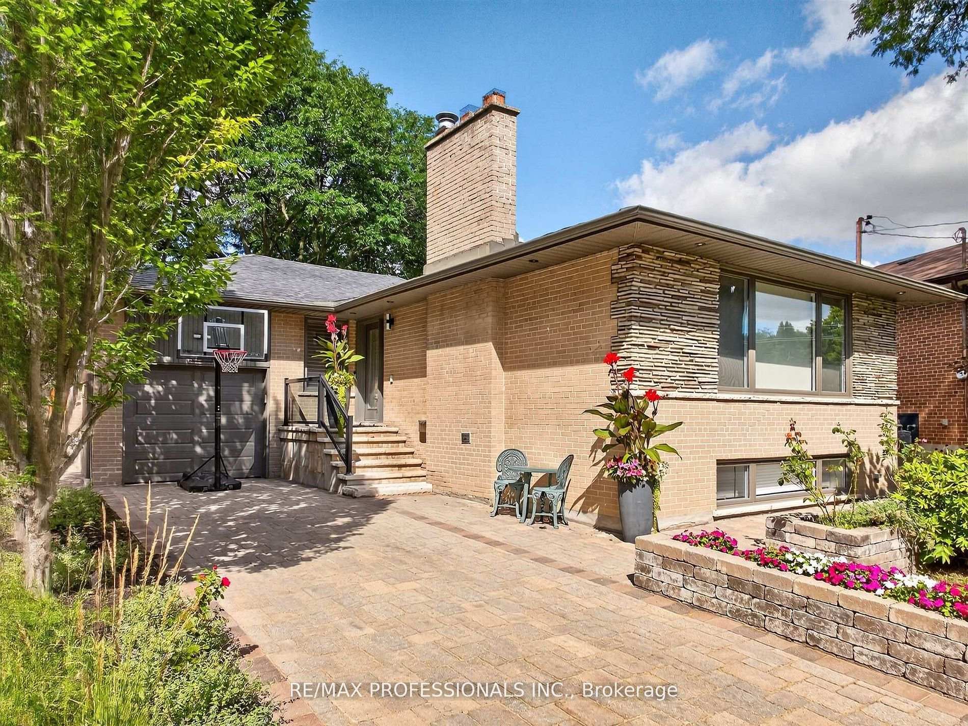 Photo 5 of 57 Merrygale Crescent, Etobicoke, Eringate-Centennial-West Deane — HOMEH