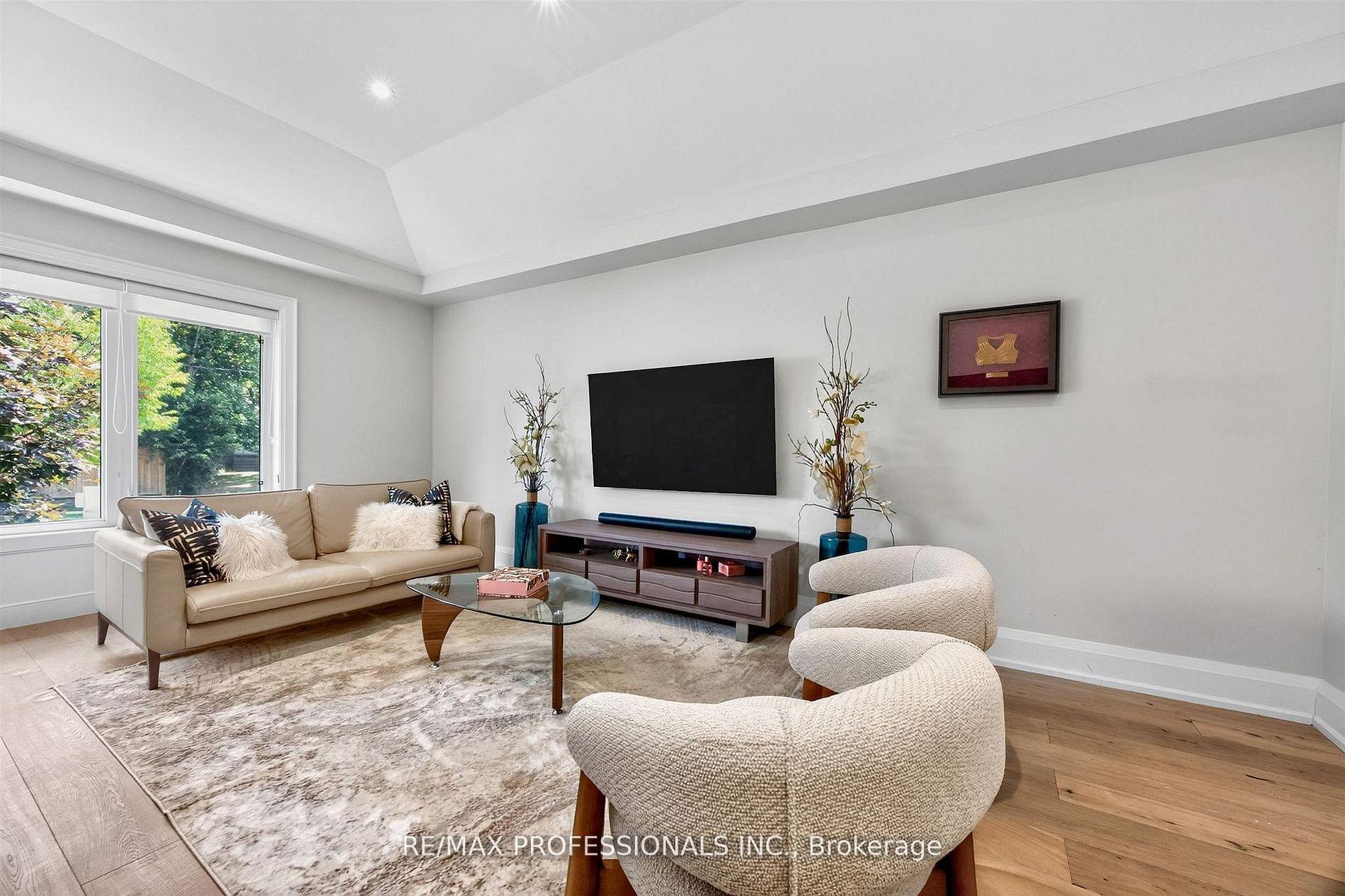 Photo 11 of 57 Merrygale Crescent, Etobicoke, Eringate-Centennial-West Deane — HOMEH