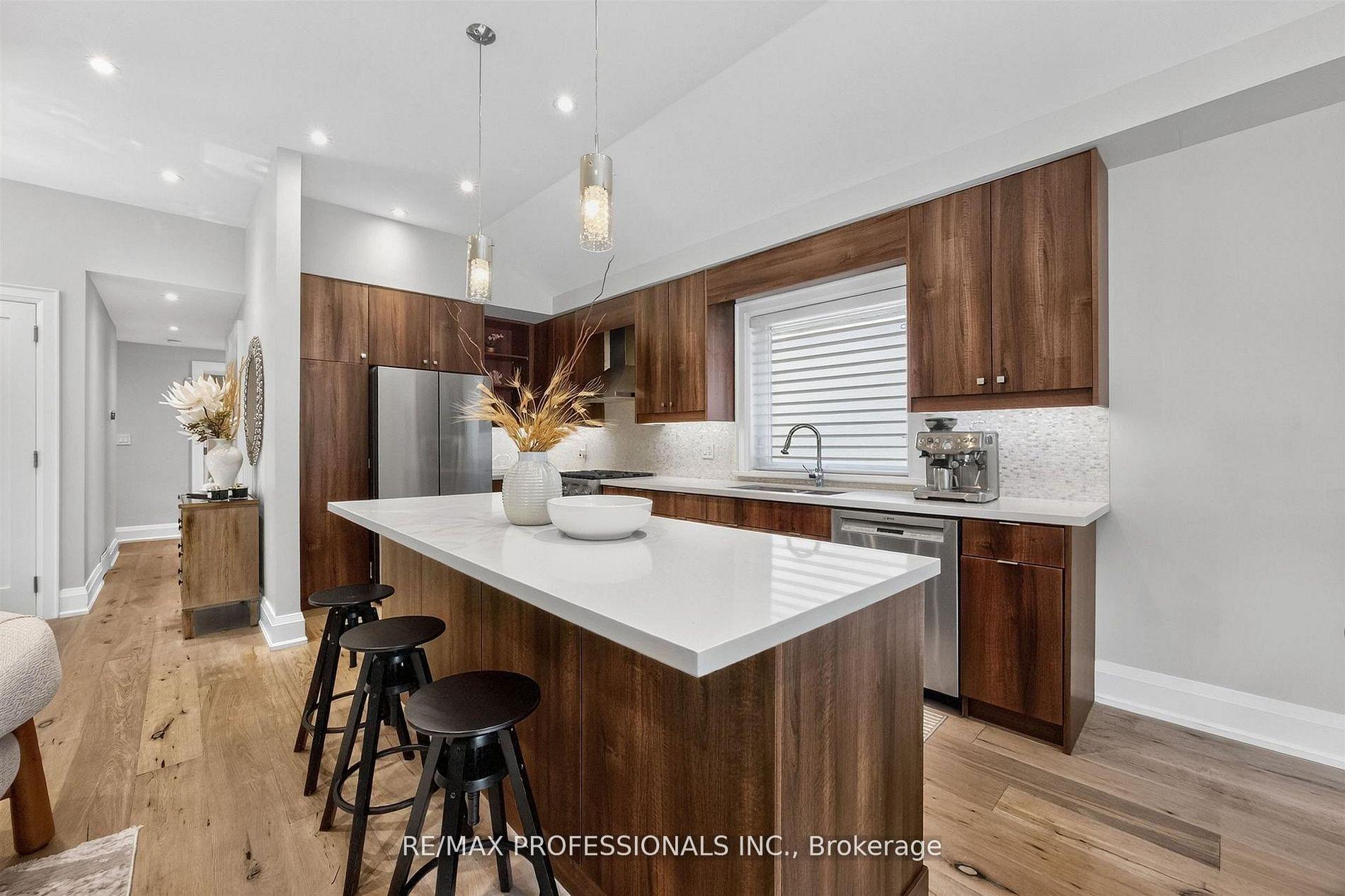 Photo 13 of 57 Merrygale Crescent, Etobicoke, Eringate-Centennial-West Deane — HOMEH