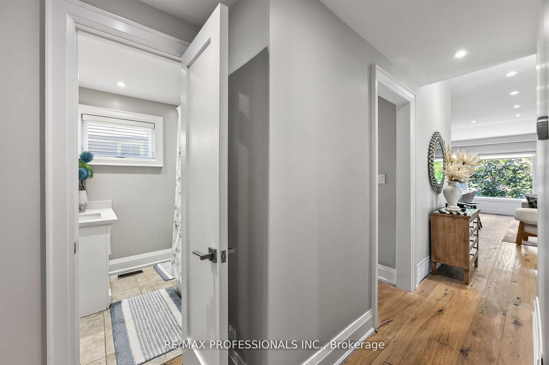 Photo 18 of 57 Merrygale Crescent, Etobicoke, Eringate-Centennial-West Deane — HOMEH