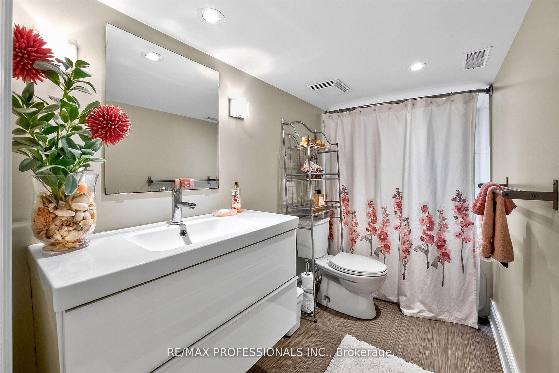 Photo 24 of 57 Merrygale Crescent, Etobicoke, Eringate-Centennial-West Deane — HOMEH