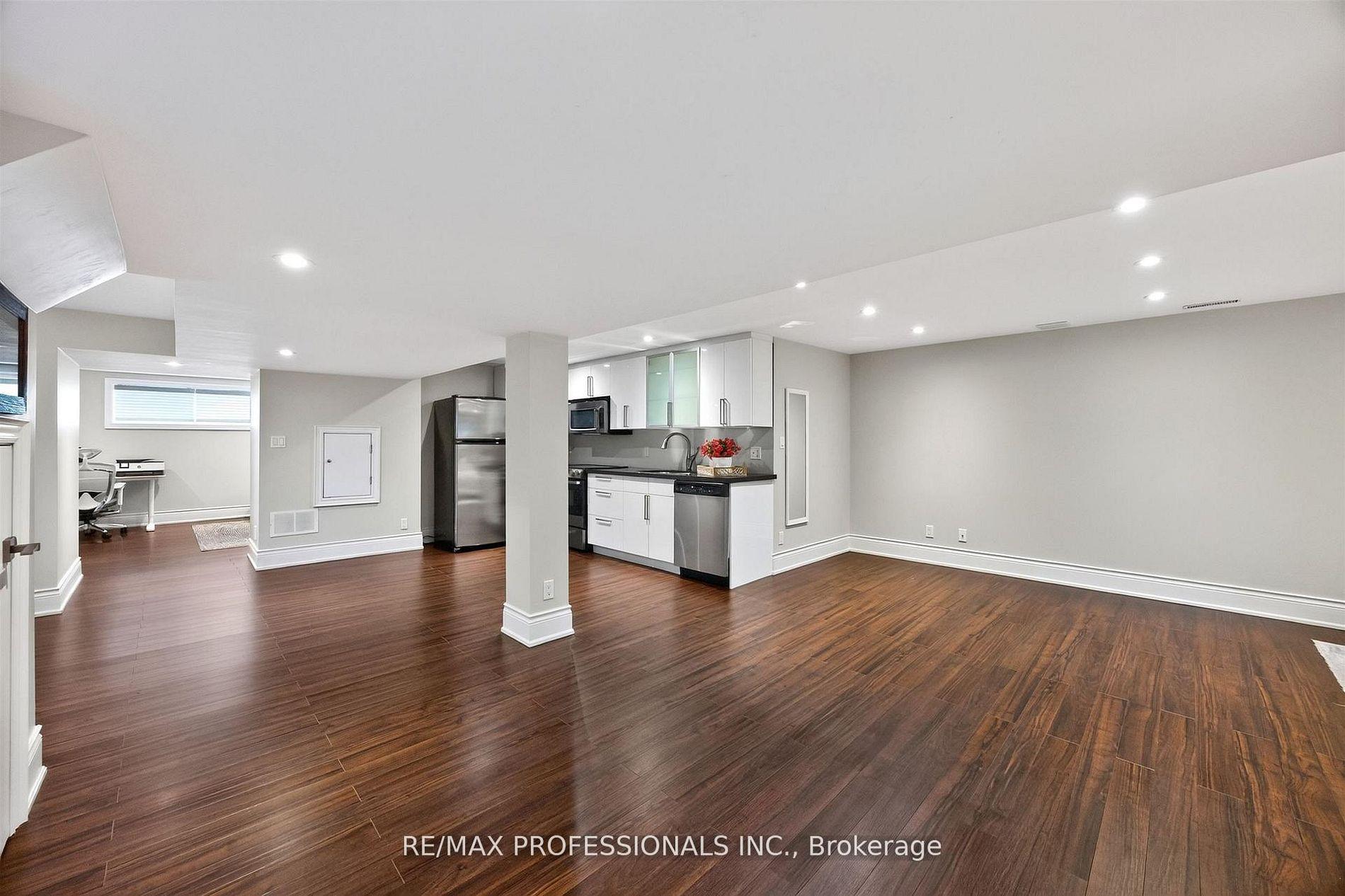 Photo 28 of 57 Merrygale Crescent, Etobicoke, Eringate-Centennial-West Deane — HOMEH