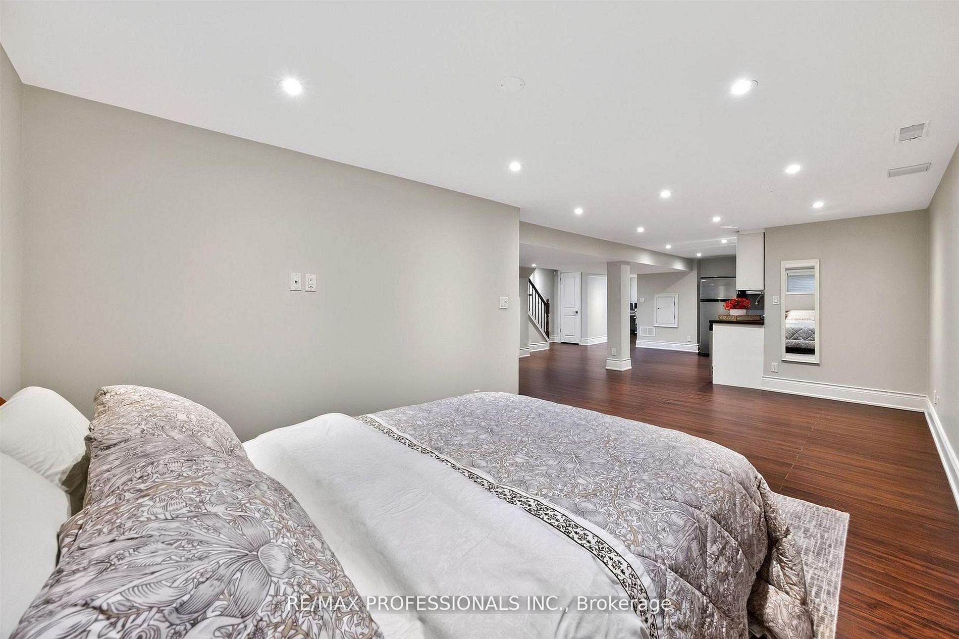 Photo 31 of 57 Merrygale Crescent, Etobicoke, Eringate-Centennial-West Deane — HOMEH