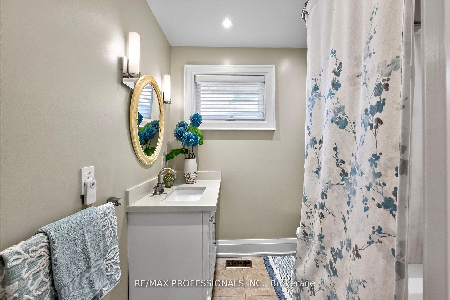 Photo 32 of 57 Merrygale Crescent, Etobicoke, Eringate-Centennial-West Deane — HOMEH