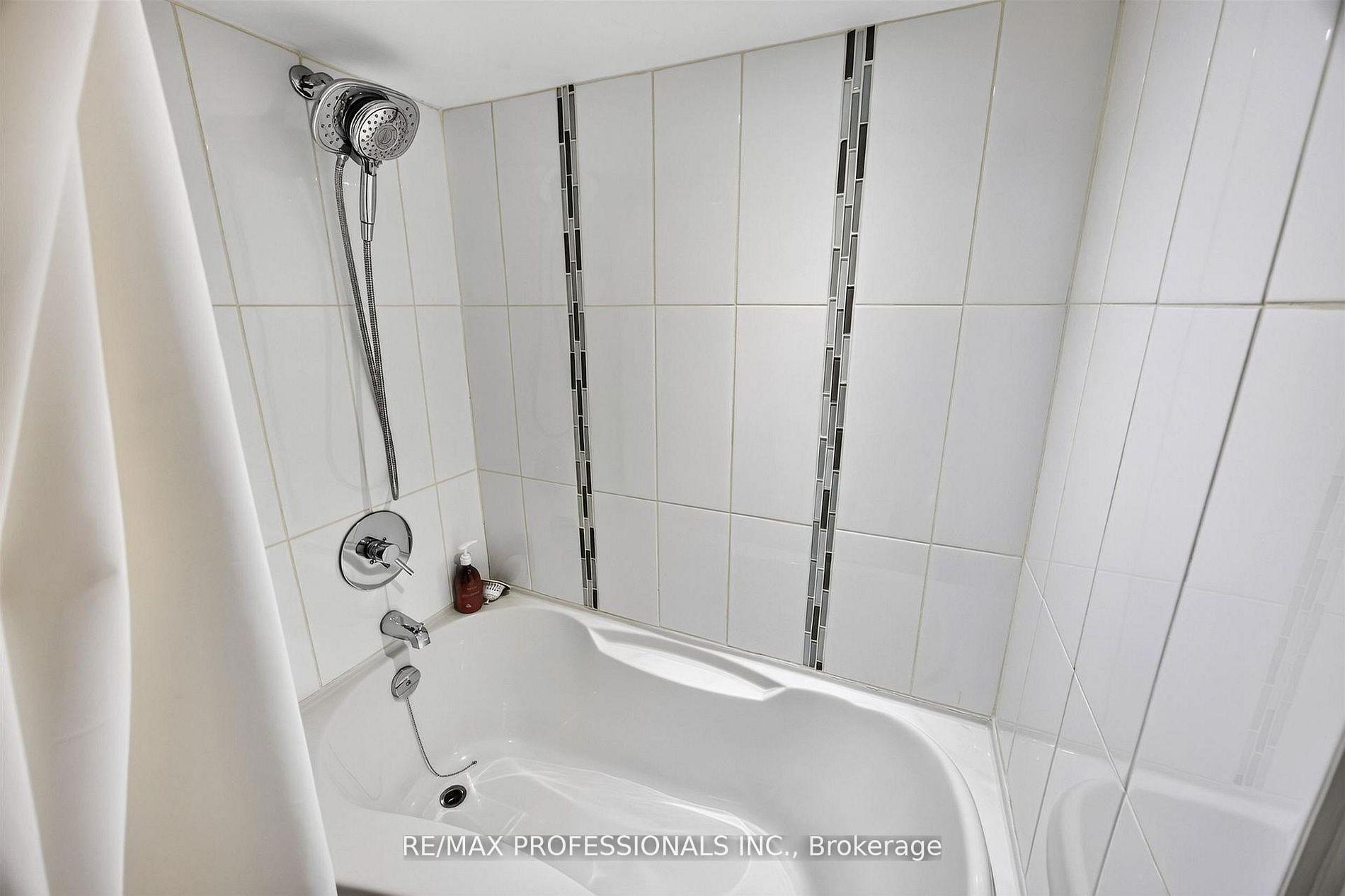 Photo 33 of 57 Merrygale Crescent, Etobicoke, Eringate-Centennial-West Deane — HOMEH