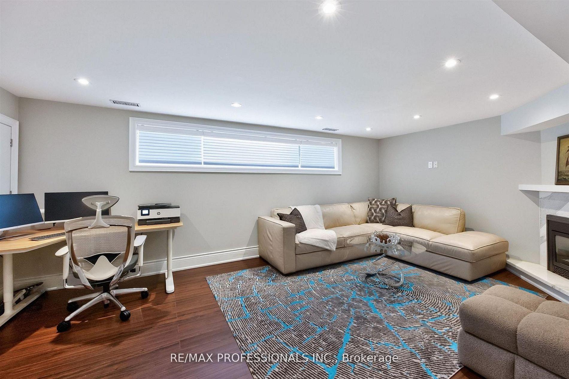 Photo 34 of 57 Merrygale Crescent, Etobicoke, Eringate-Centennial-West Deane — HOMEH