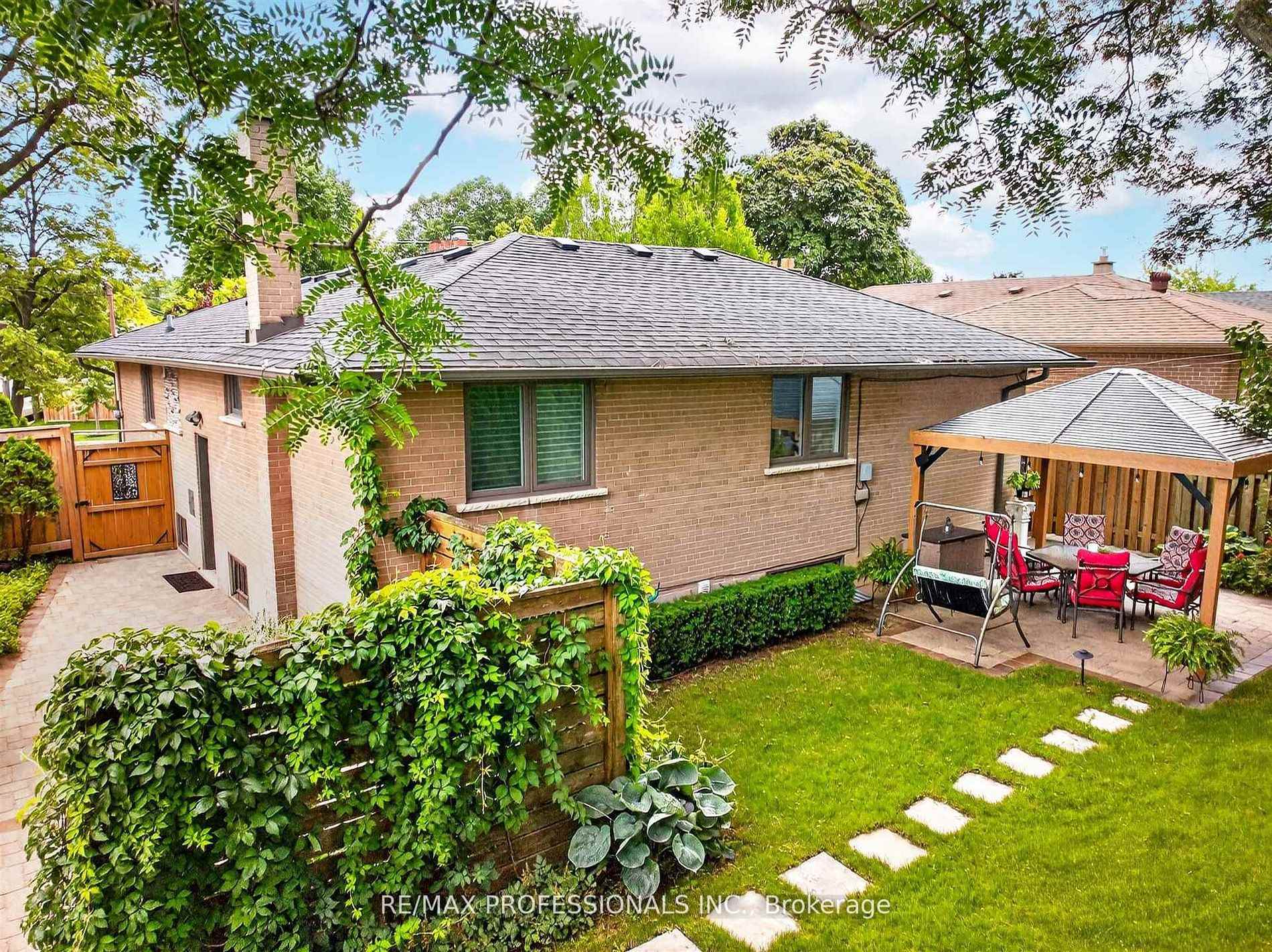 Photo 36 of 57 Merrygale Crescent, Etobicoke, Eringate-Centennial-West Deane — HOMEH