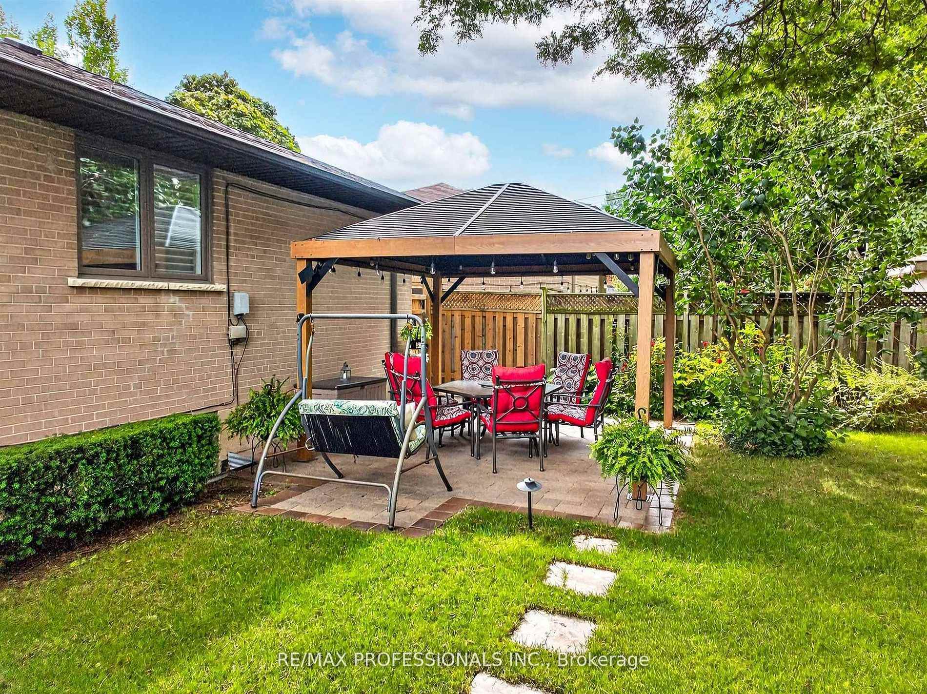 Photo 37 of 57 Merrygale Crescent, Etobicoke, Eringate-Centennial-West Deane — HOMEH