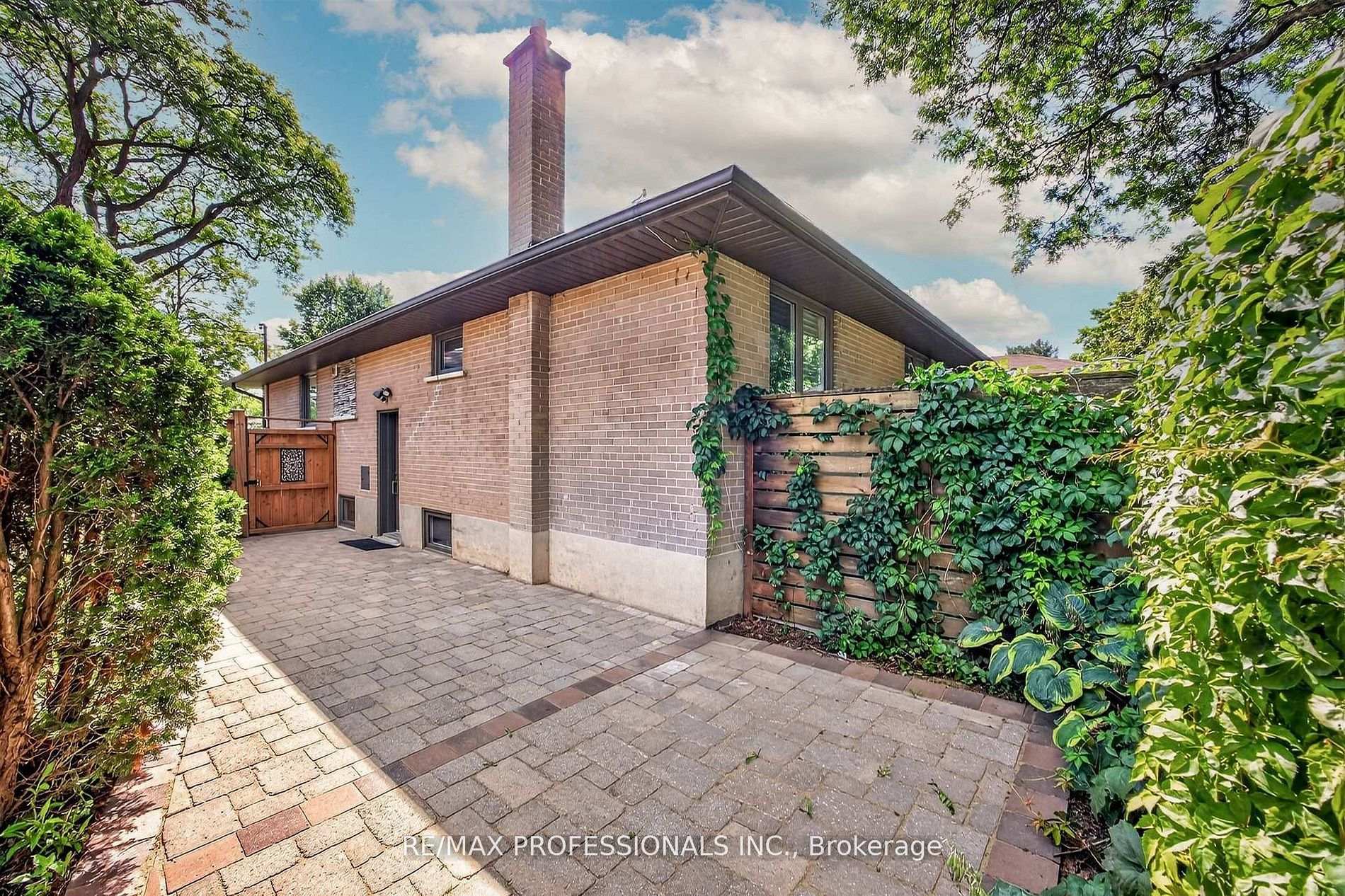 Photo 38 of 57 Merrygale Crescent, Etobicoke, Eringate-Centennial-West Deane — HOMEH
