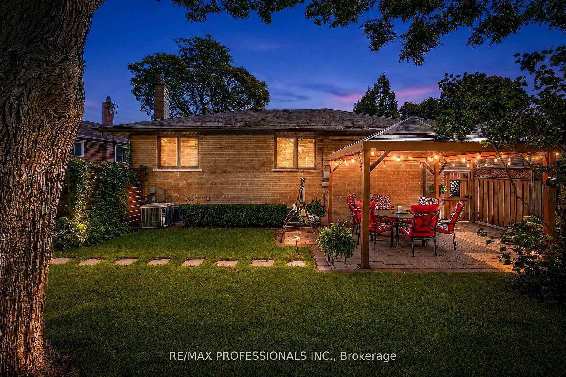 Photo 39 of 57 Merrygale Crescent, Etobicoke, Eringate-Centennial-West Deane — HOMEH